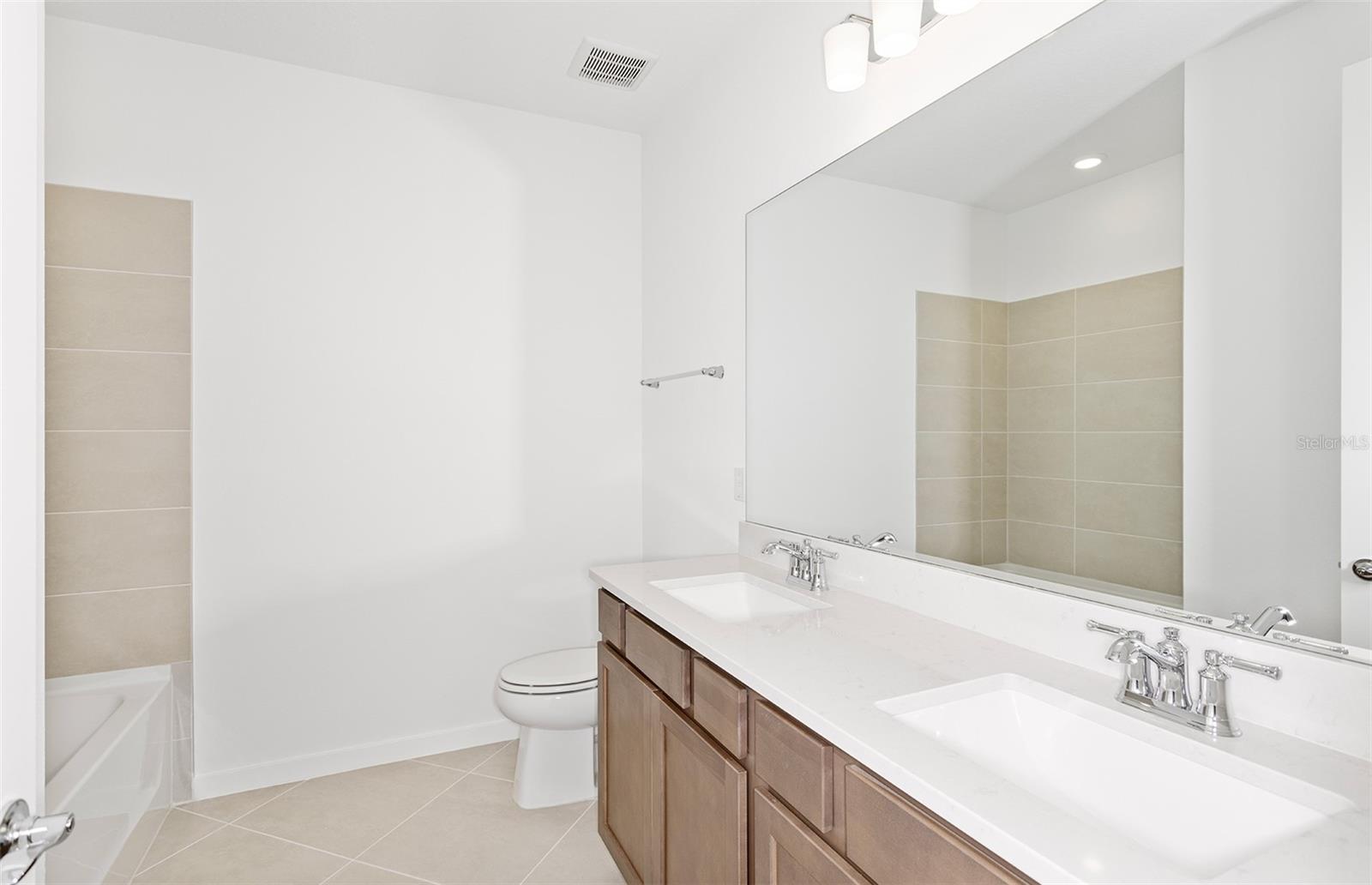 Listing photo id 15 for 9738 Autumn Ridge Avenue