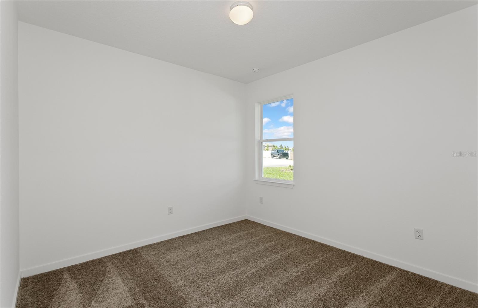 Listing photo id 16 for 9738 Autumn Ridge Avenue