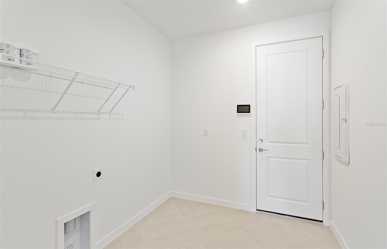 Listing photo id 18 for 9738 Autumn Ridge Avenue