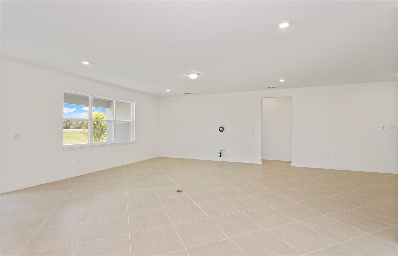 Listing photo id 7 for 9738 Autumn Ridge Avenue