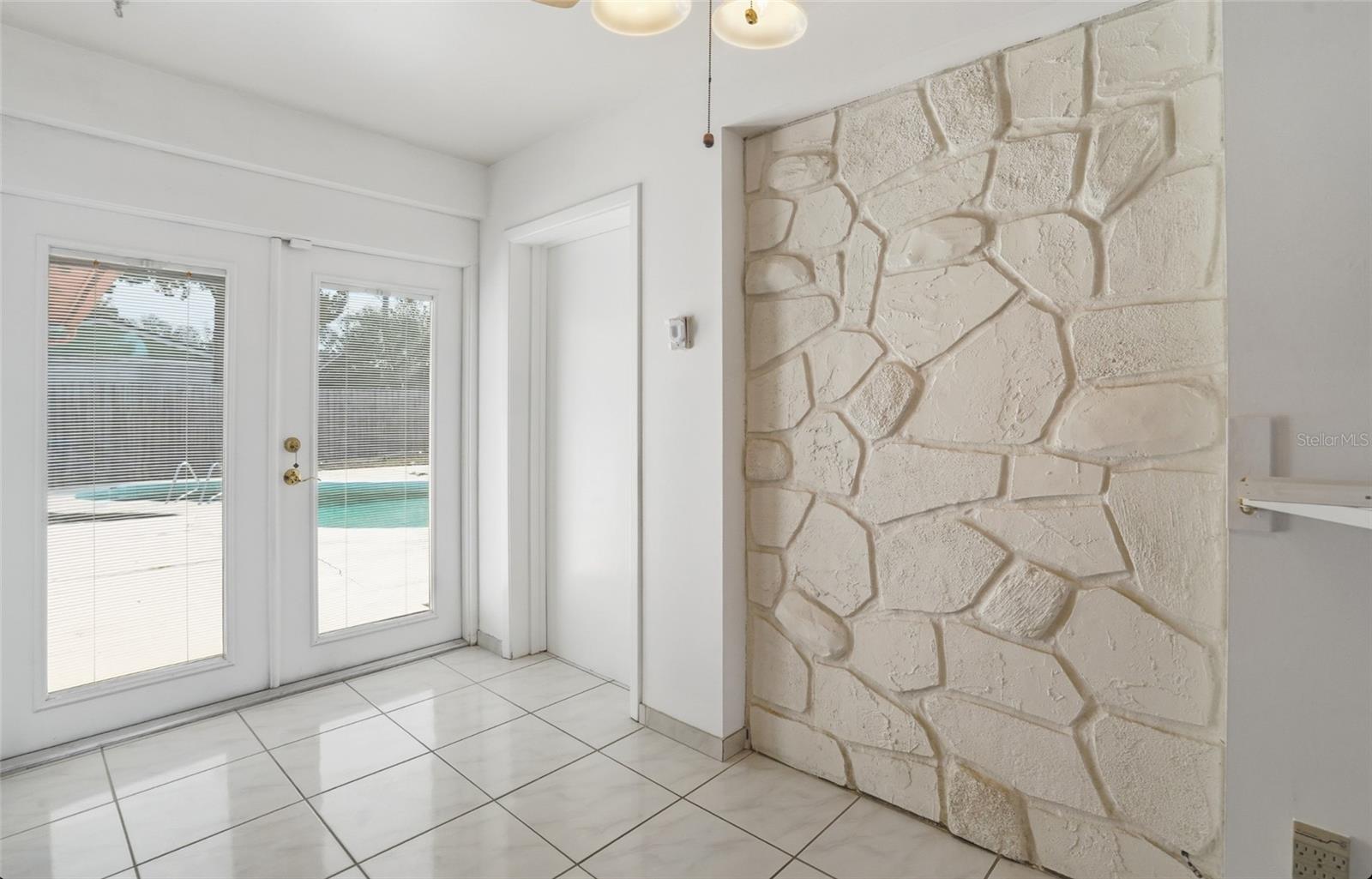 Listing photo id 16 for 7111 Halifax Court