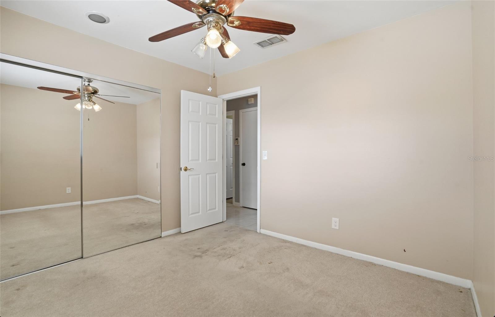 Listing photo id 21 for 7111 Halifax Court