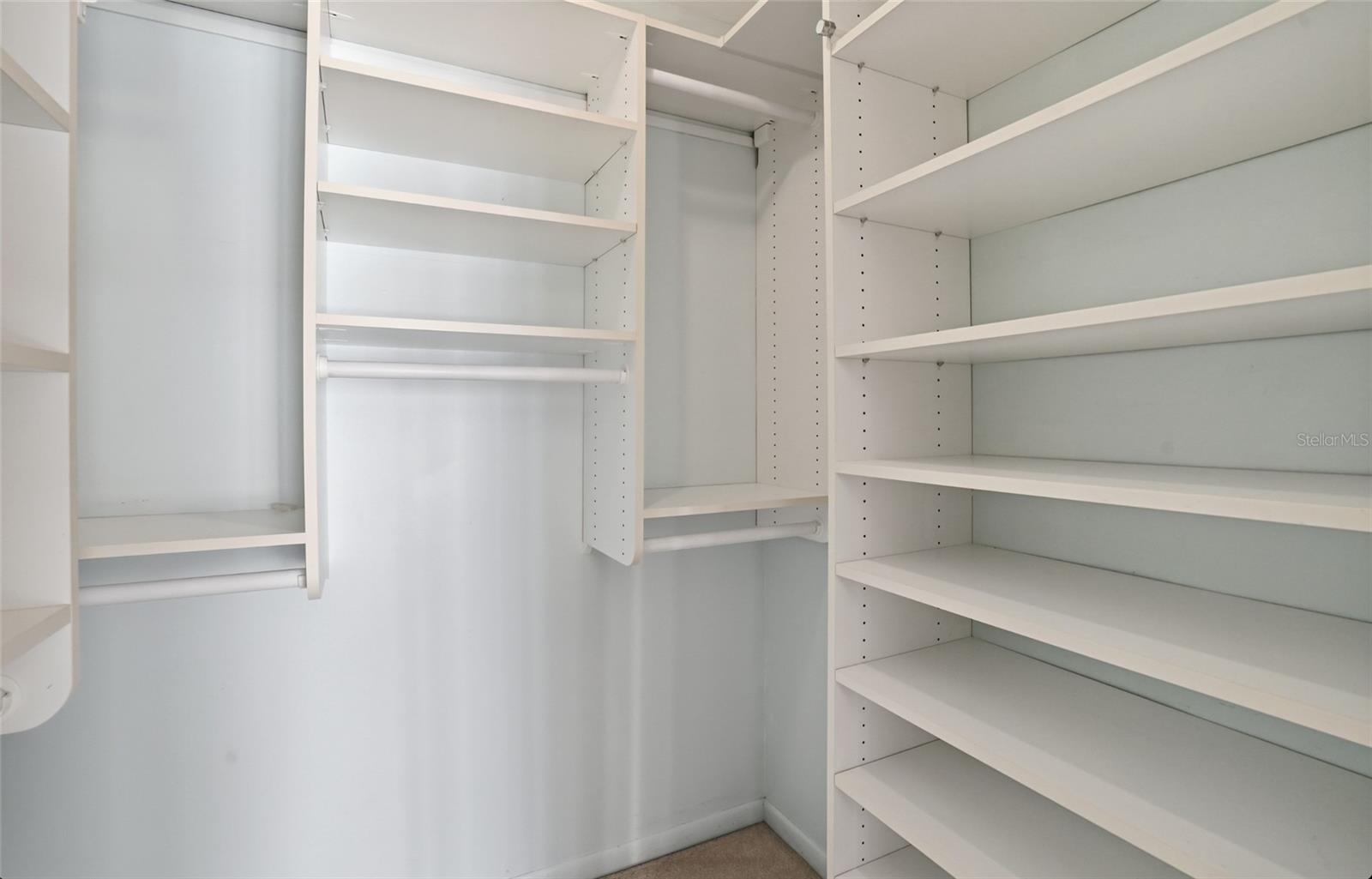 Listing photo id 27 for 7111 Halifax Court