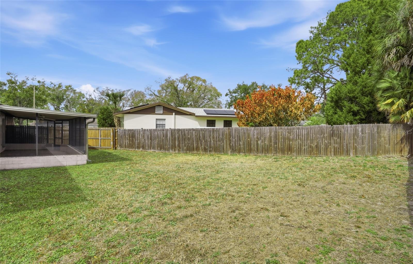 Listing photo id 35 for 7111 Halifax Court