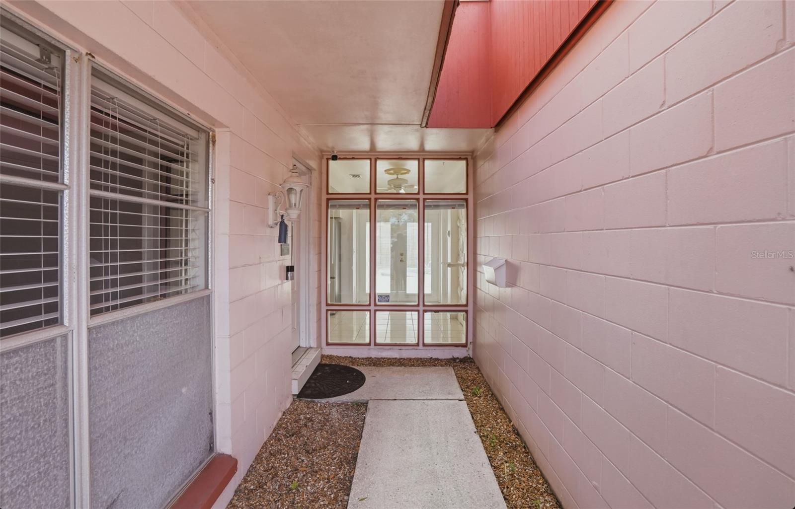 Listing photo id 4 for 7111 Halifax Court