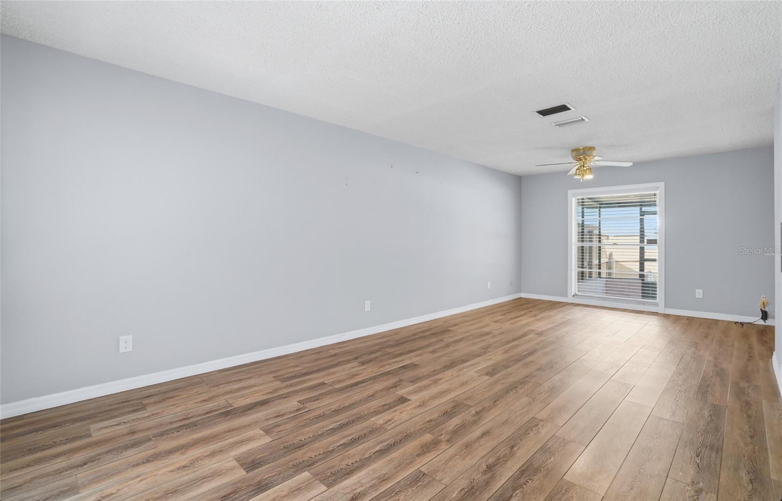 Listing photo id 6 for 7111 Halifax Court