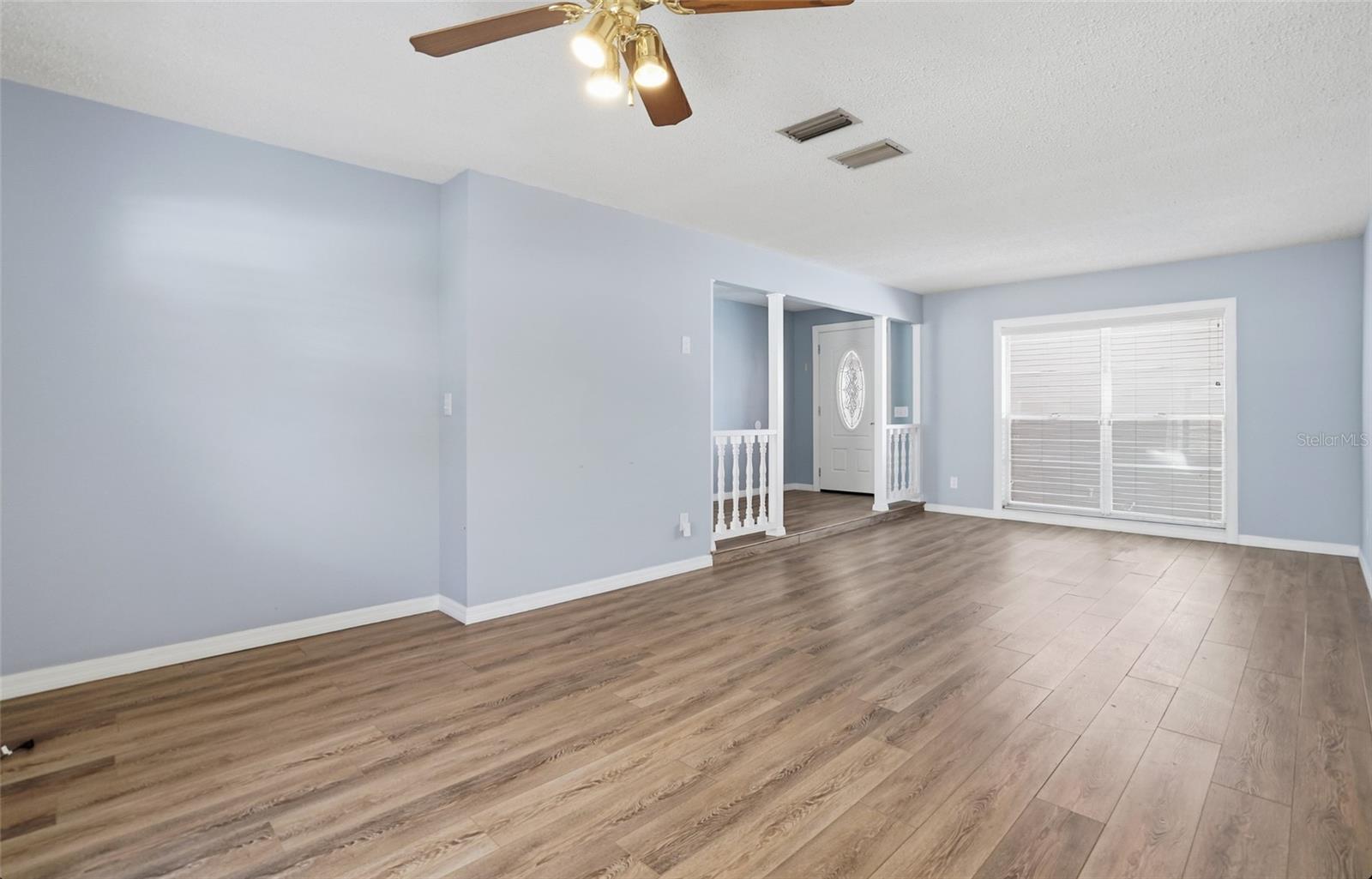 Listing photo id 7 for 7111 Halifax Court