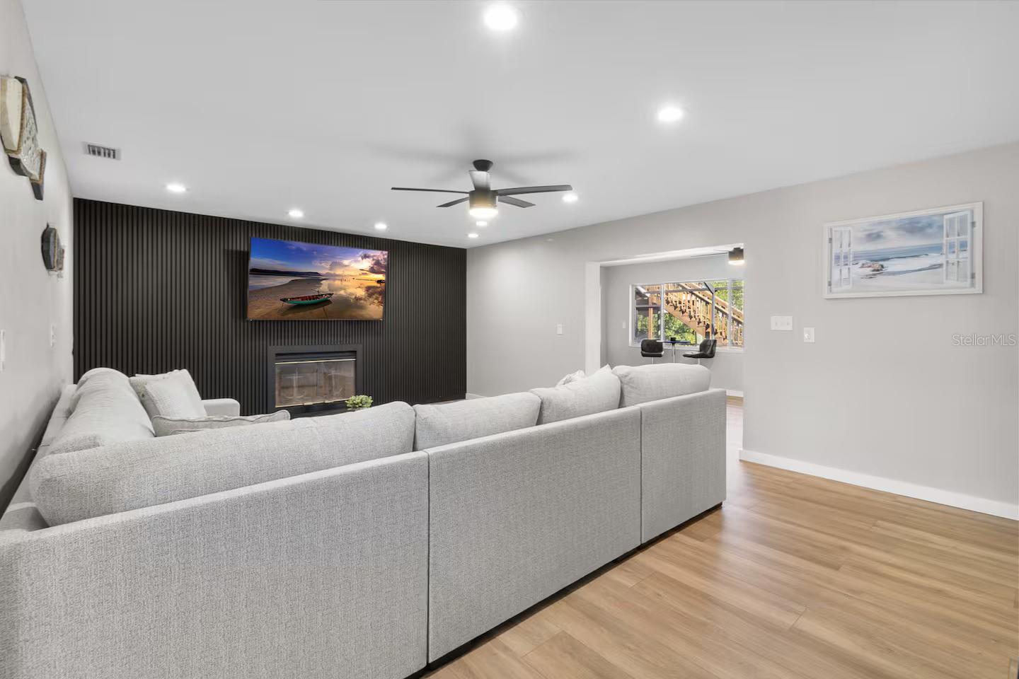 Listing photo id 8 for 824 Seabreeze Drive