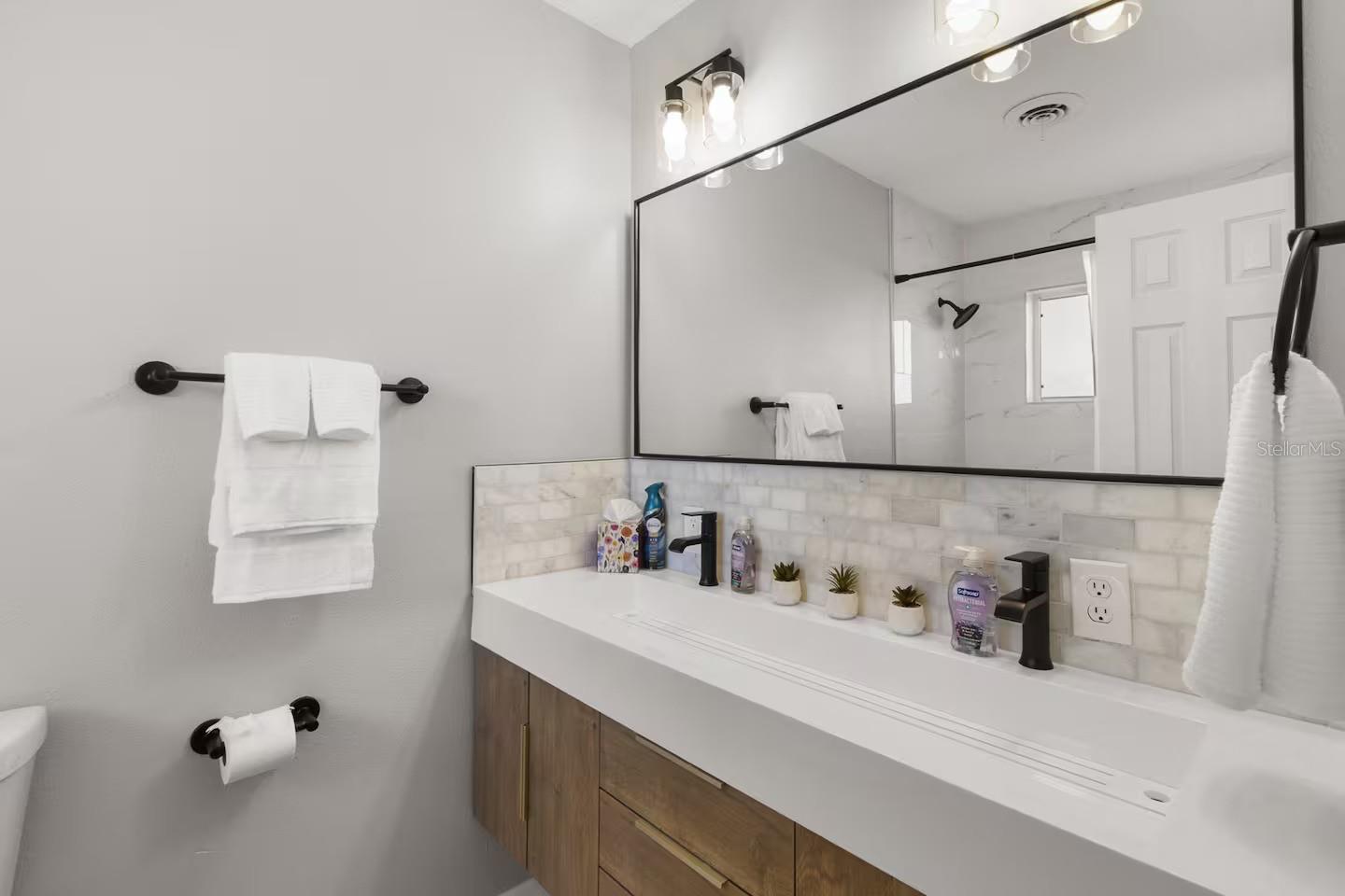 Listing photo id 16 for 824 Seabreeze Drive