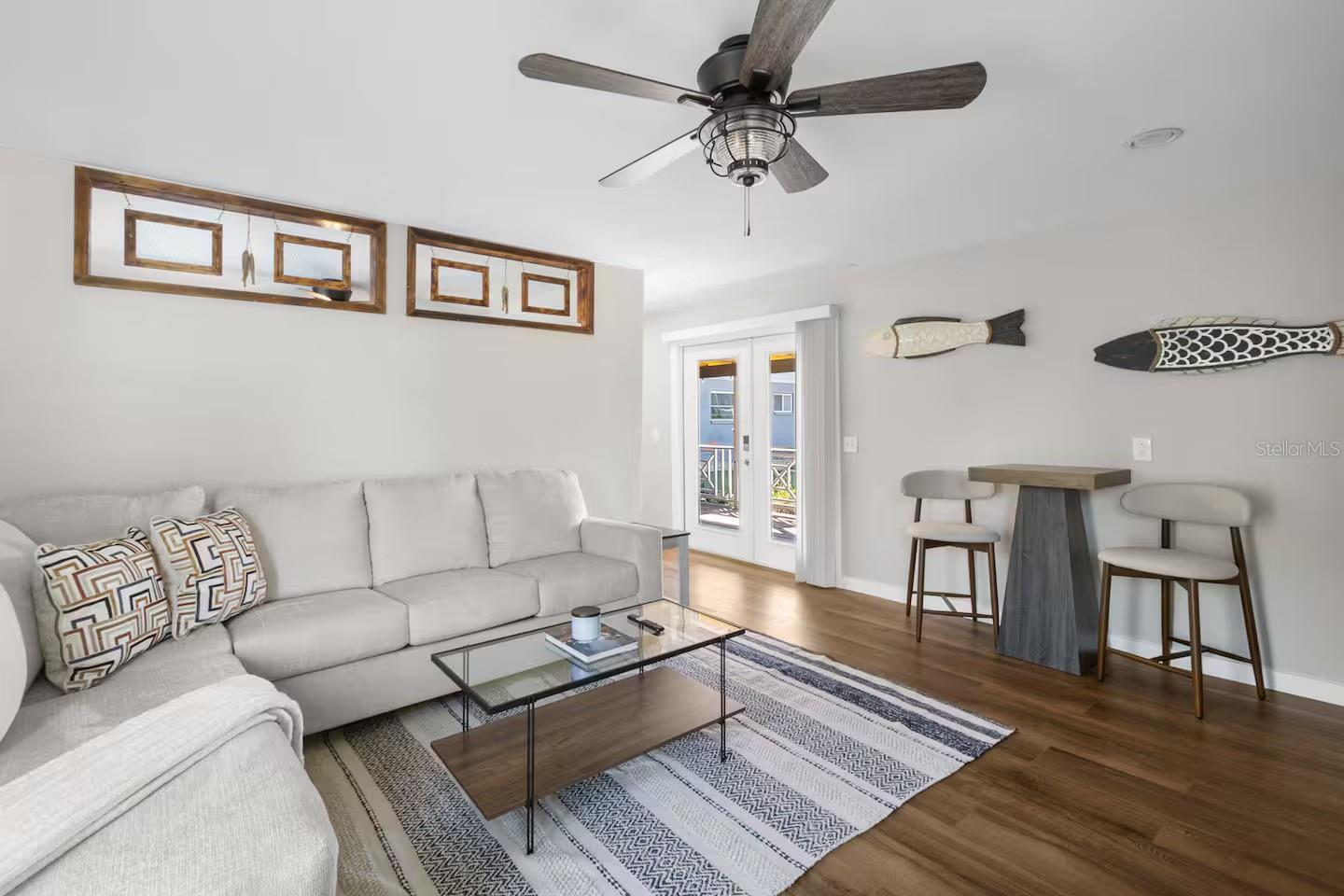 Listing photo id 21 for 824 Seabreeze Drive