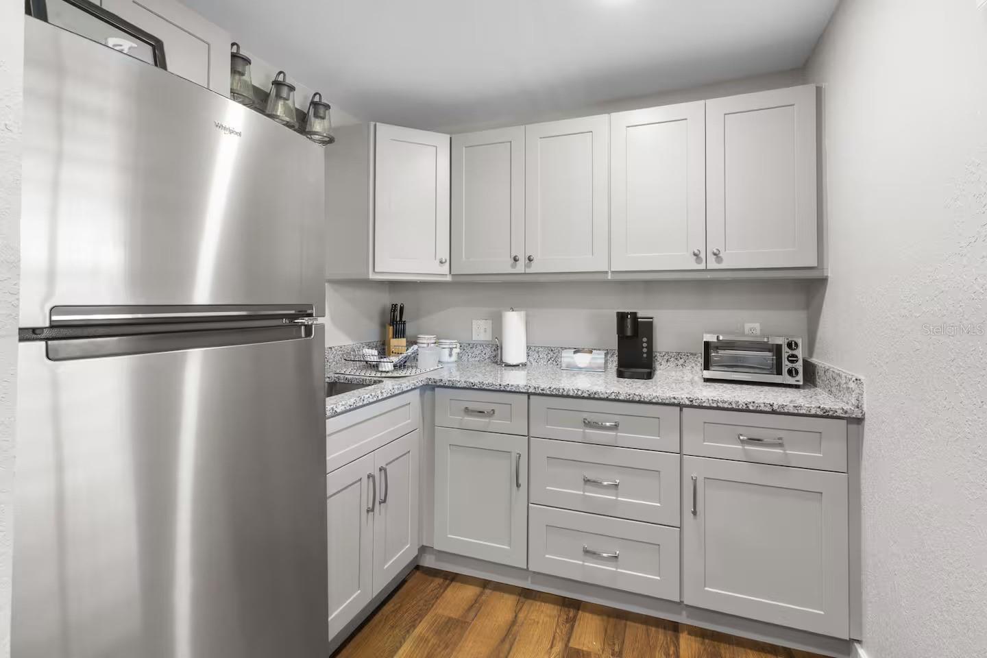 Listing photo id 22 for 824 Seabreeze Drive