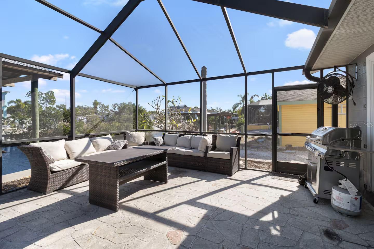 Listing photo id 26 for 824 Seabreeze Drive