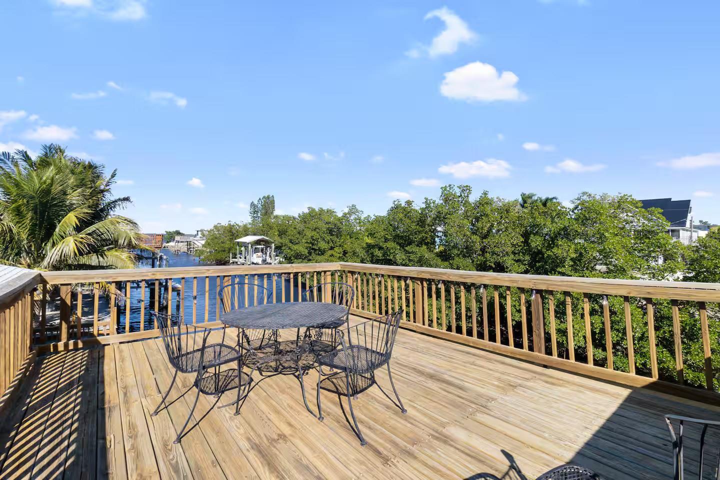 Listing photo id 27 for 824 Seabreeze Drive