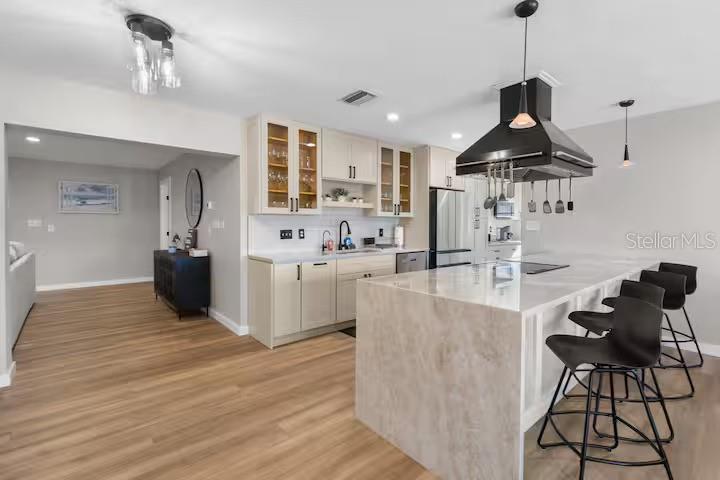 Listing photo id 2 for 824 Seabreeze Drive