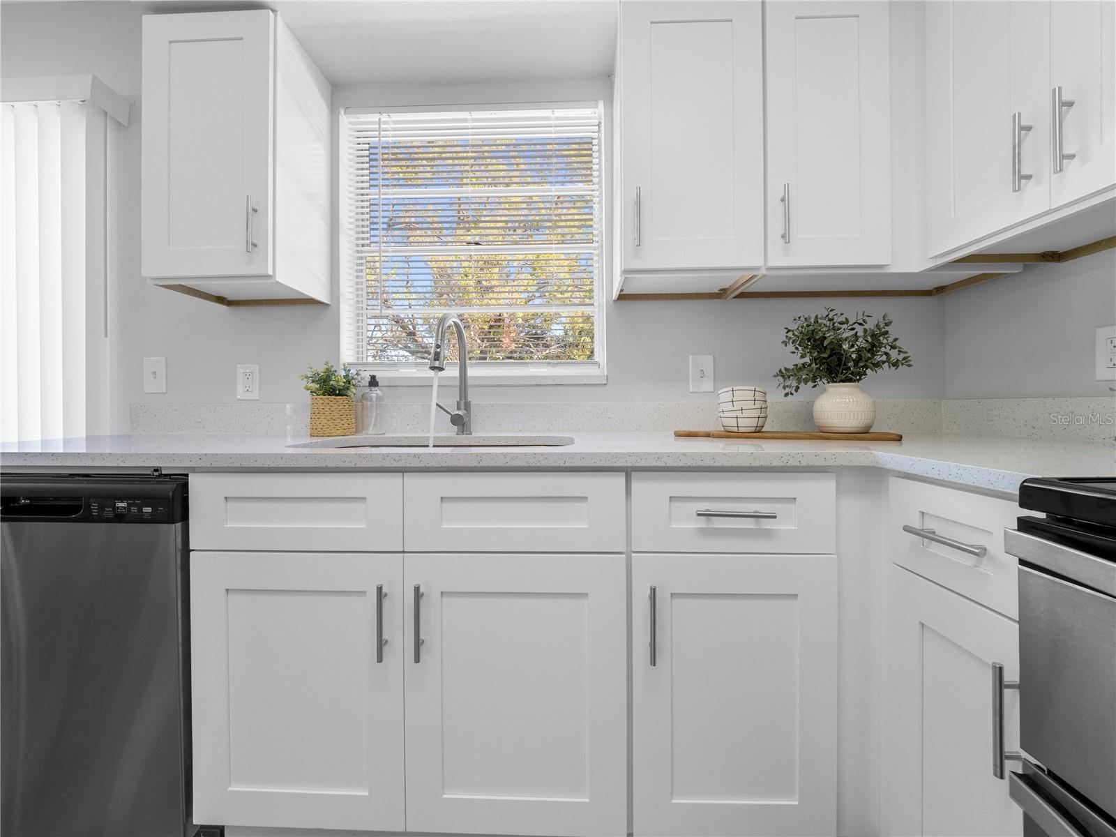 Image 11 of 29 For 6105 Yorkshire Road