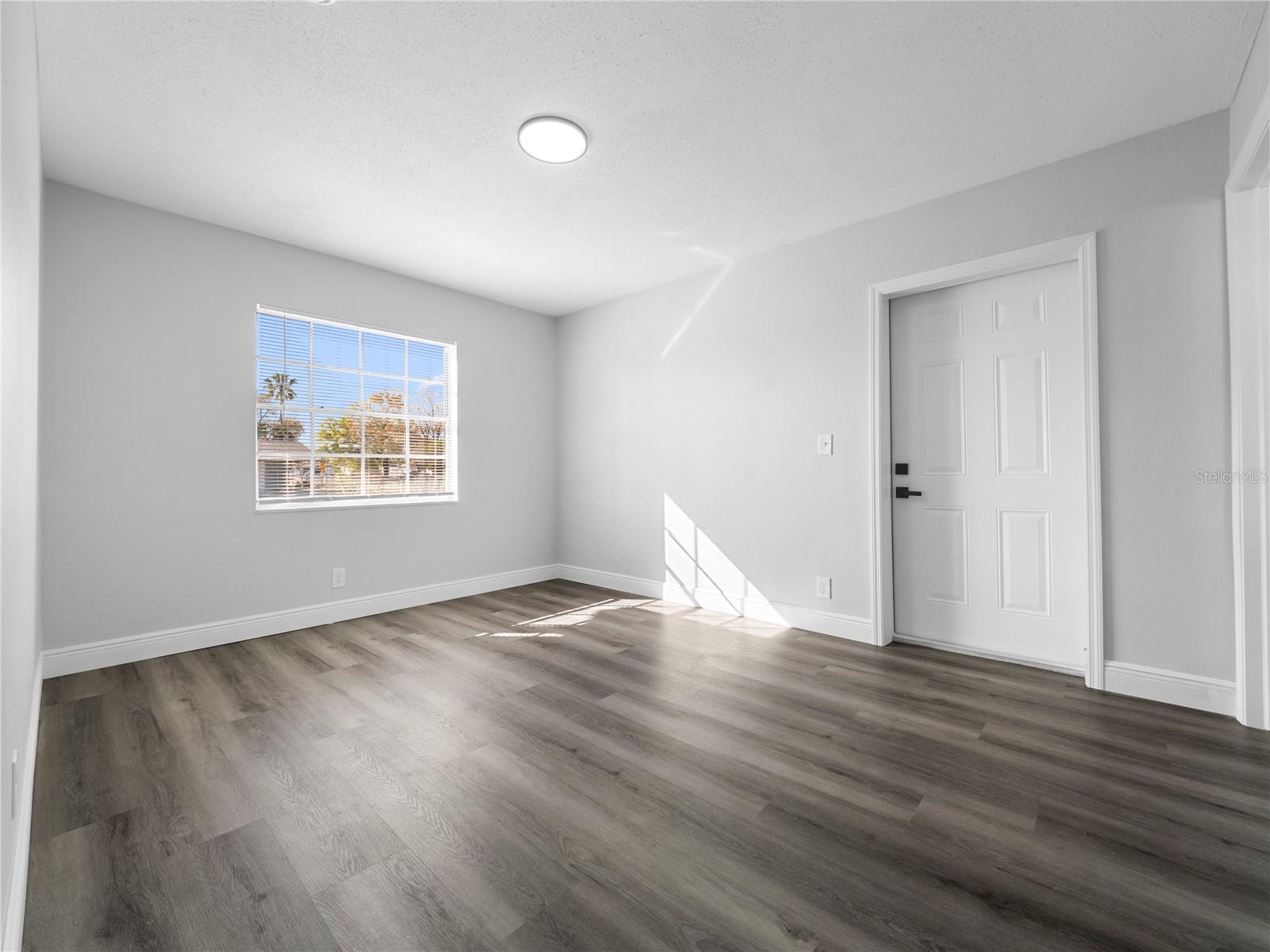 Image 14 of 29 For 6105 Yorkshire Road