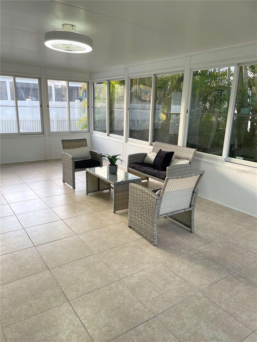 Listing photo id 10 for 16102 1st Street E