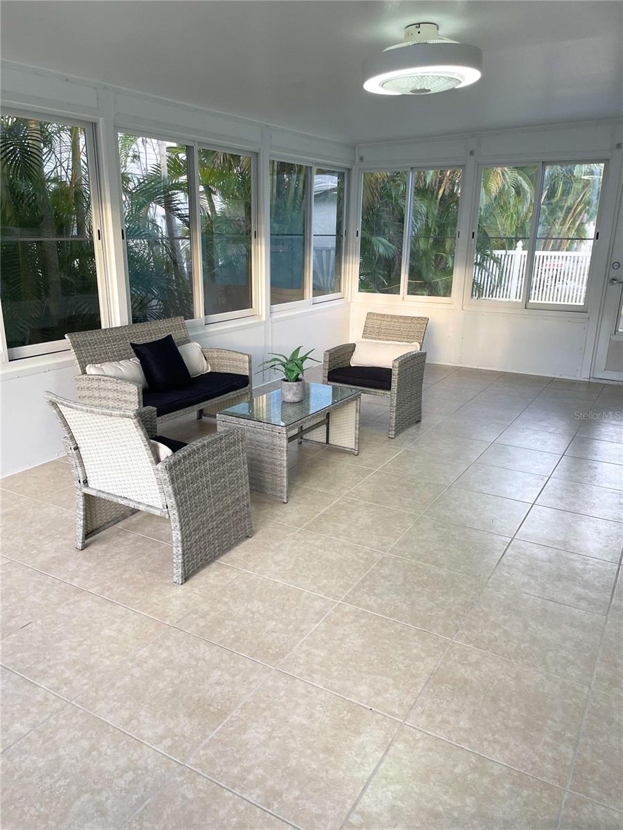 Listing photo id 11 for 16102 1st Street E