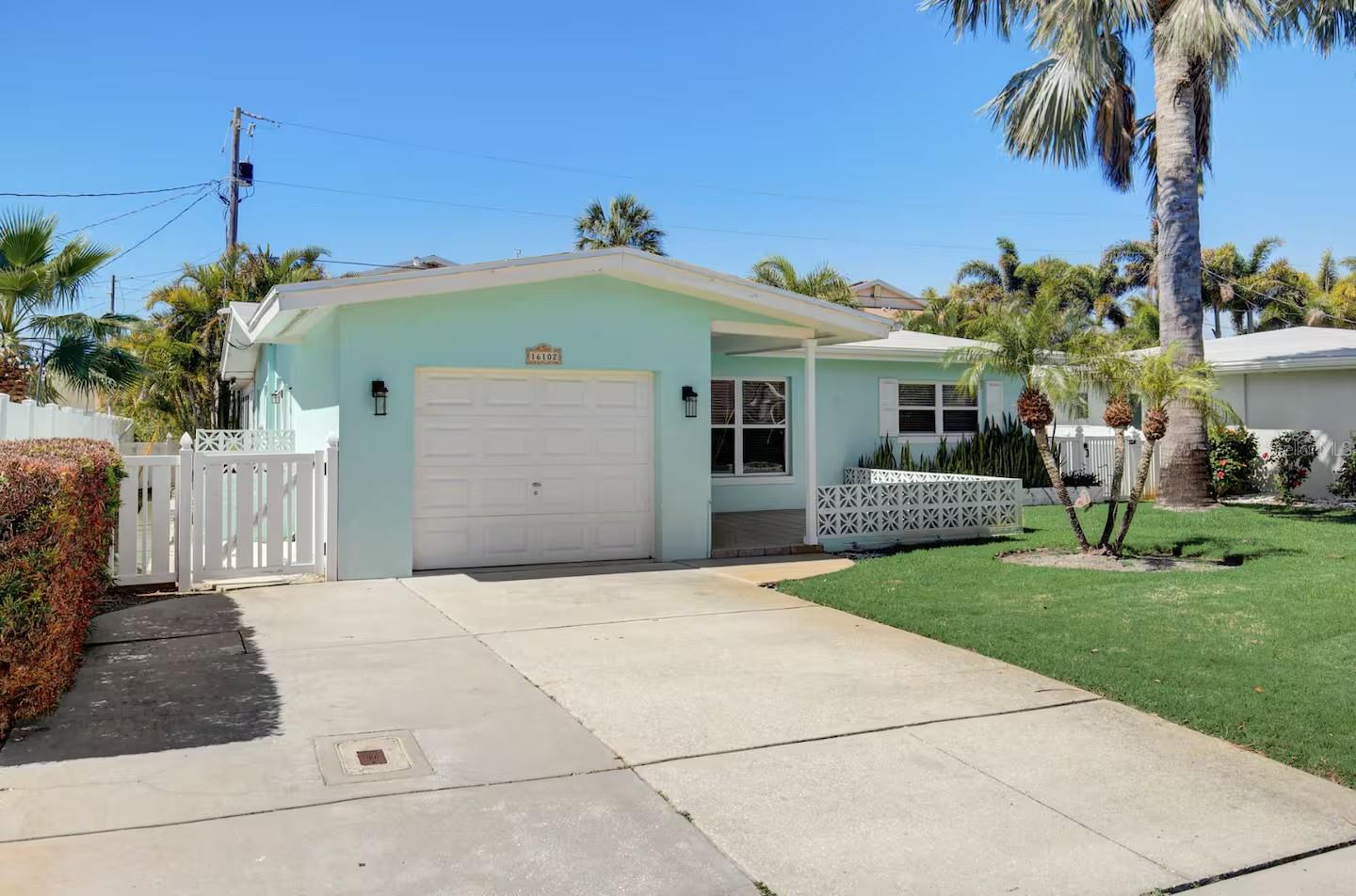 Listing photo id 13 for 16102 1st Street E