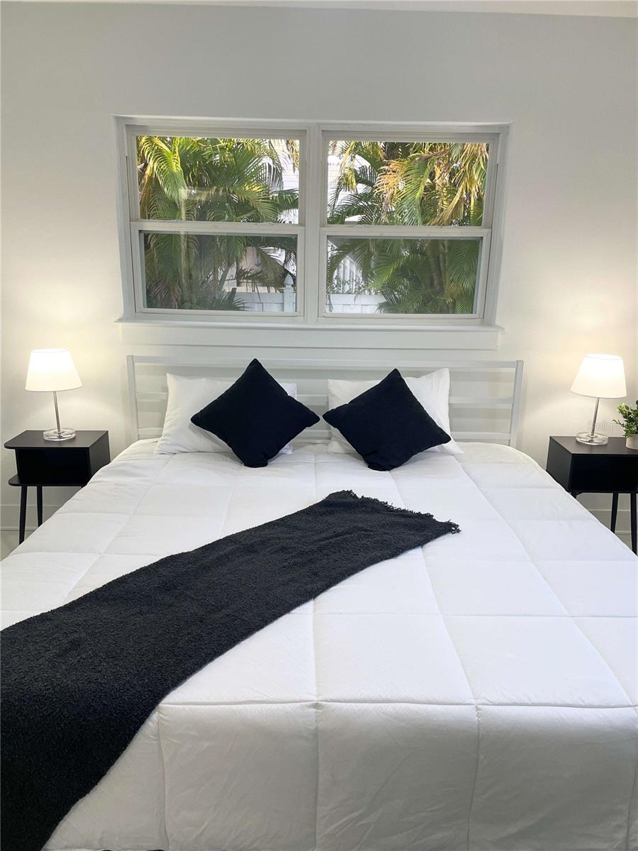 Listing photo id 14 for 16102 1st Street E