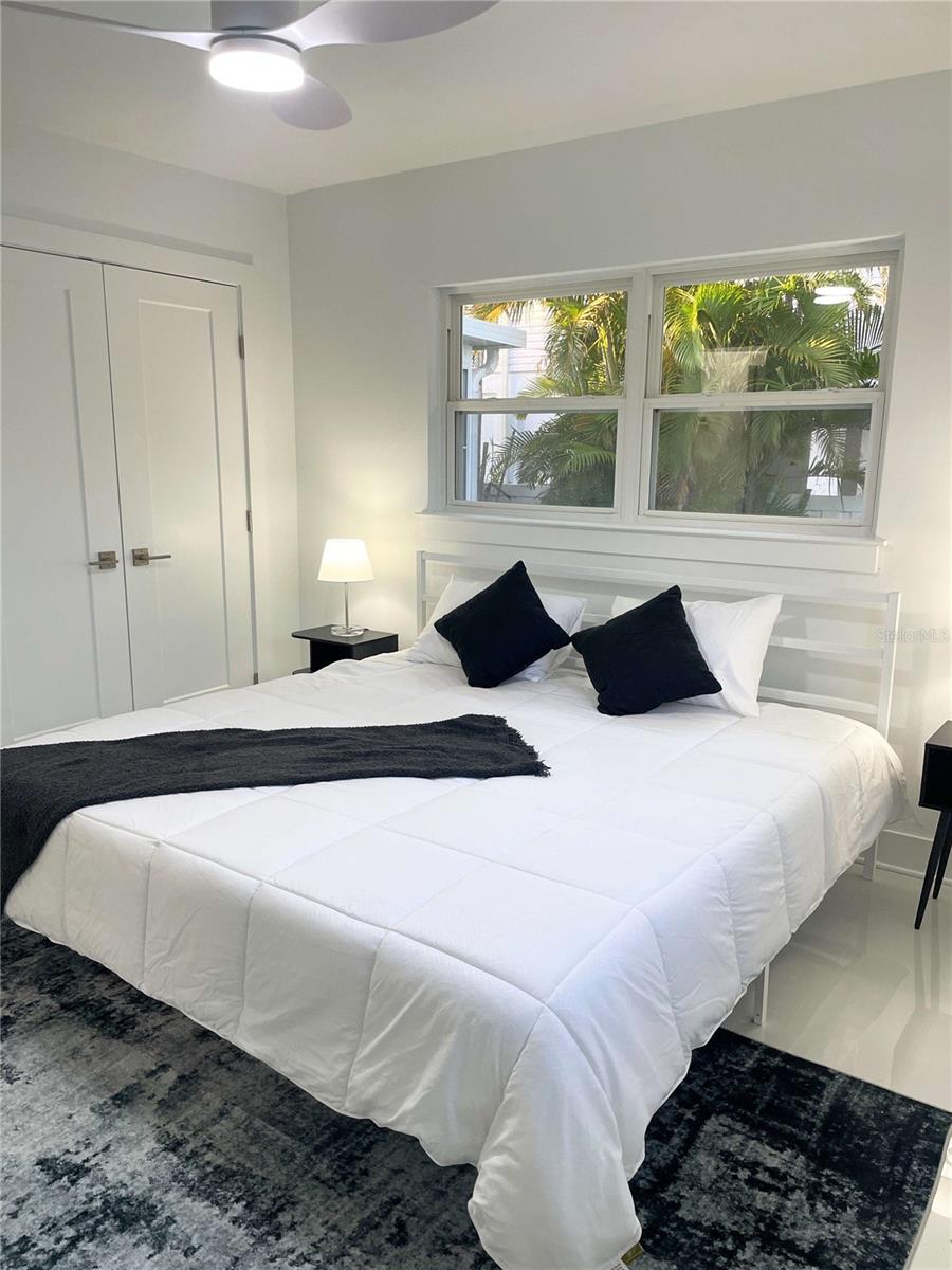 Listing photo id 15 for 16102 1st Street E