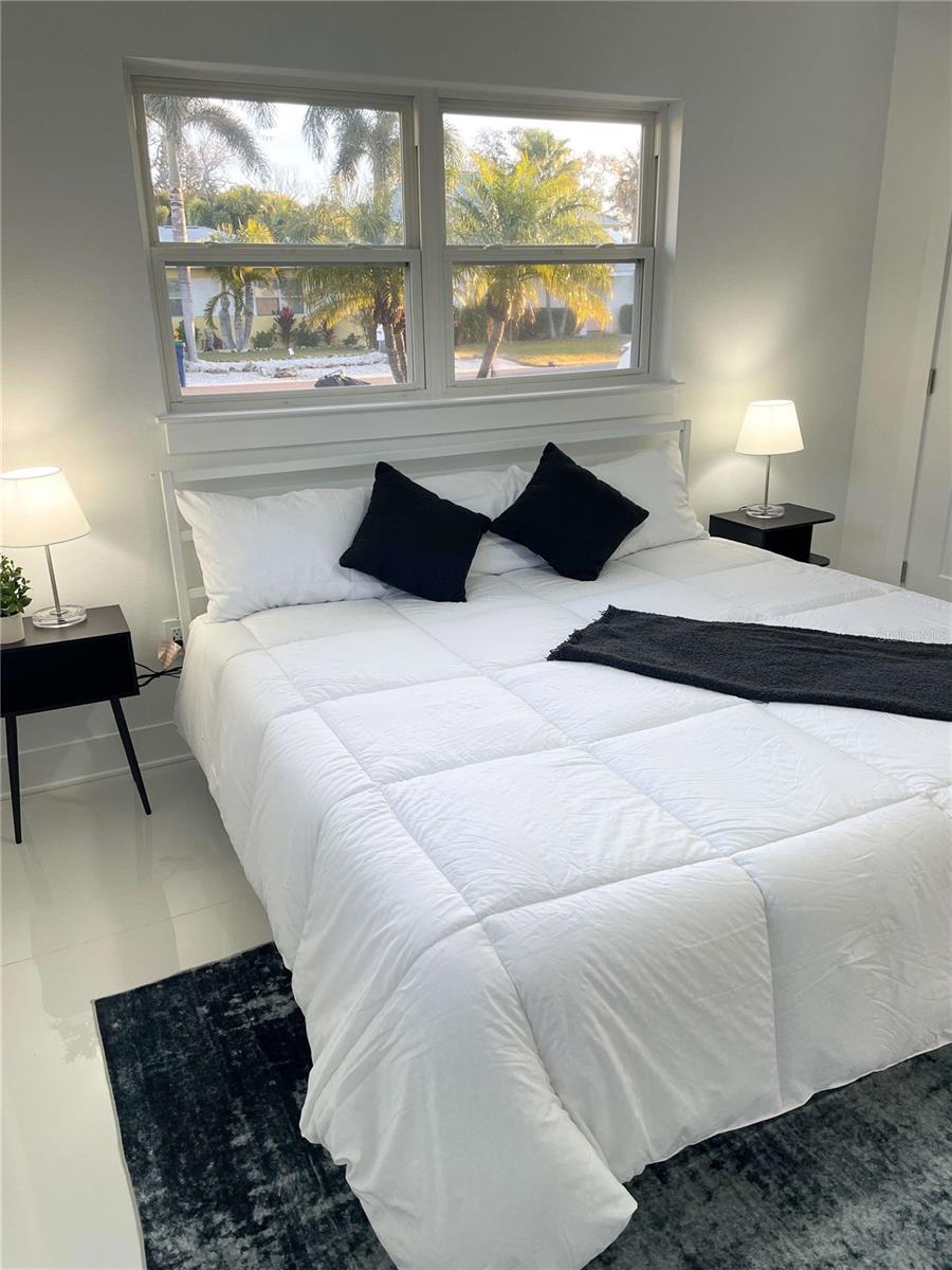 Listing photo id 17 for 16102 1st Street E