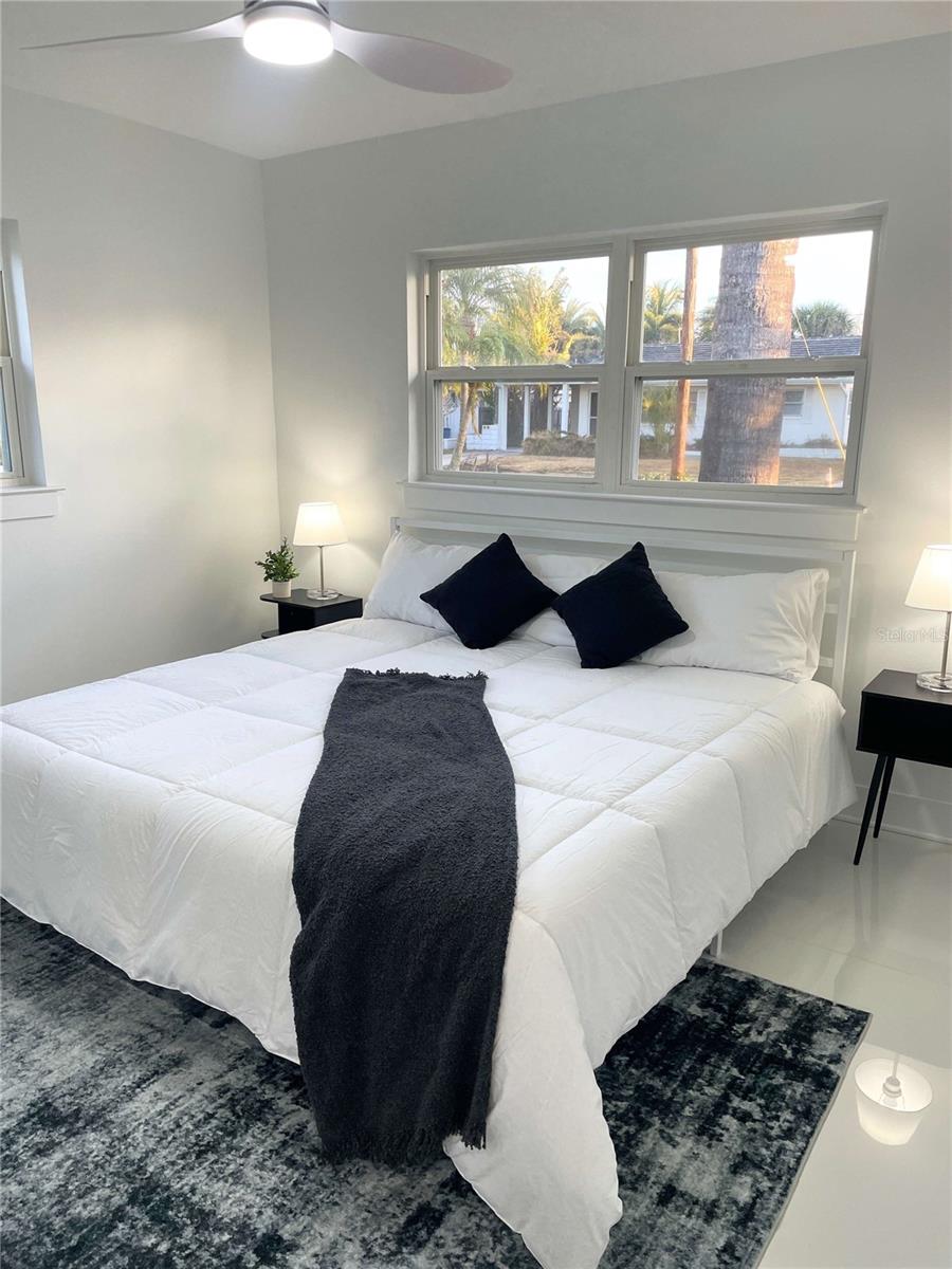 Listing photo id 18 for 16102 1st Street E