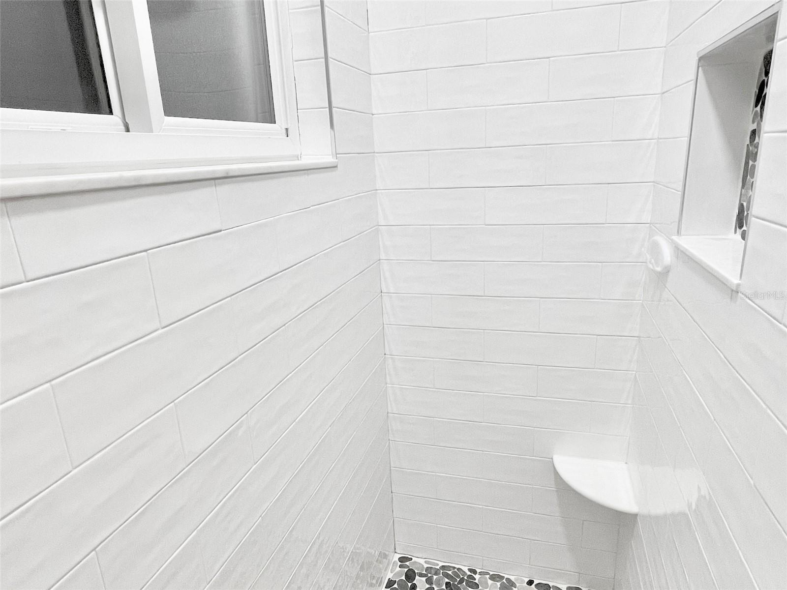 Listing photo id 23 for 16102 1st Street E