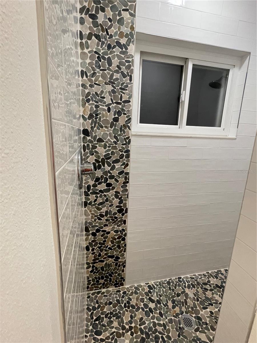 Listing photo id 25 for 16102 1st Street E