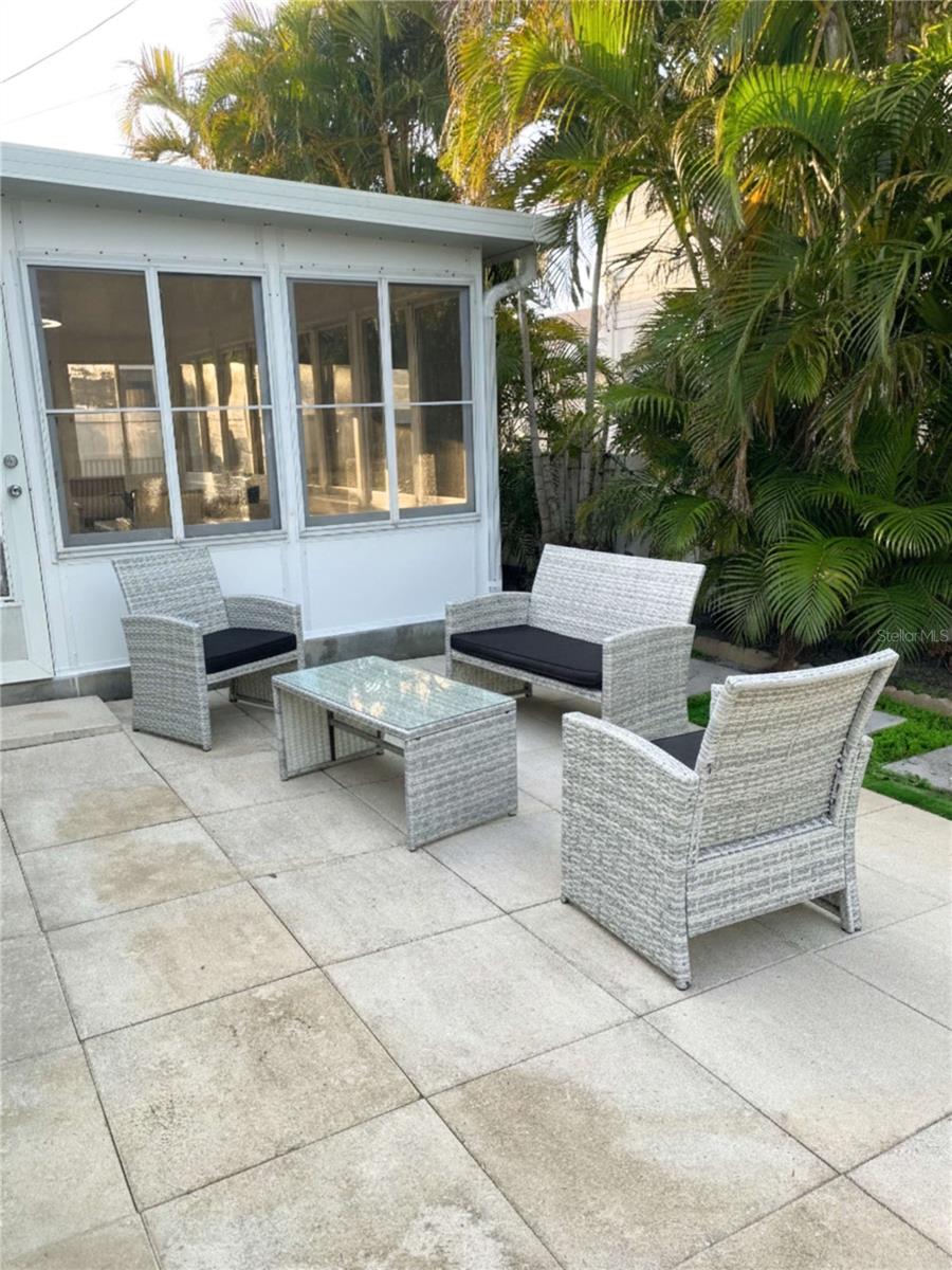 Listing photo id 35 for 16102 1st Street E