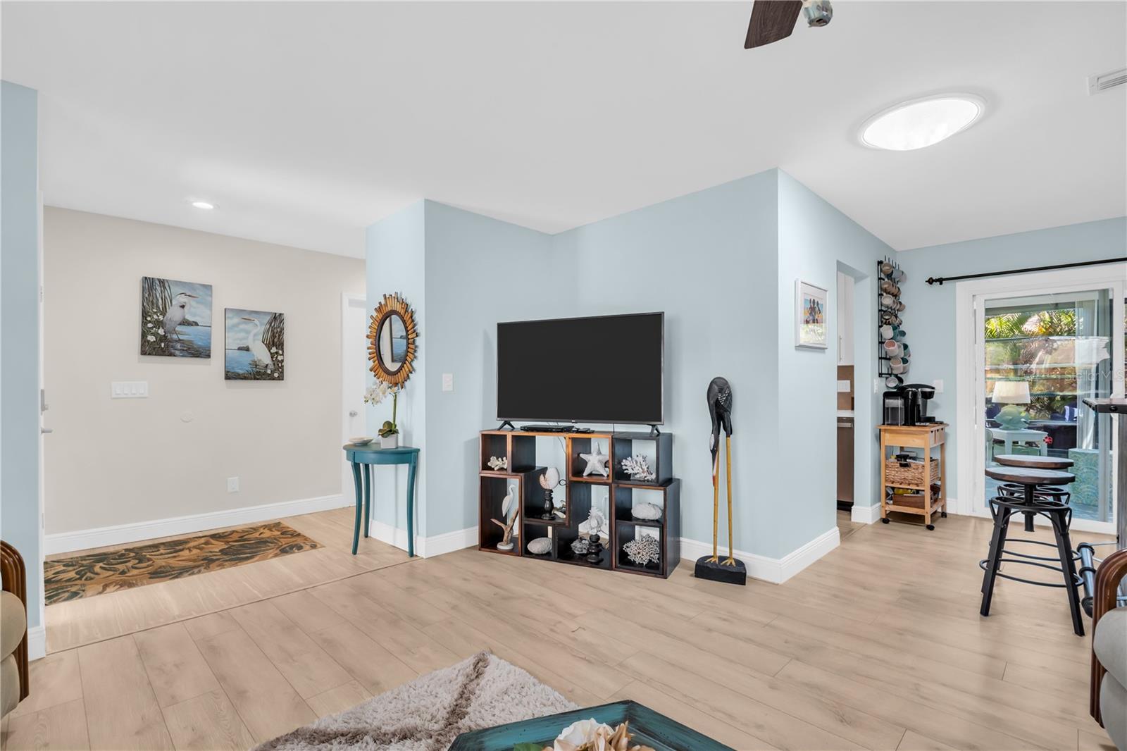 Listing photo id 8 for 1303 Glengarry Drive