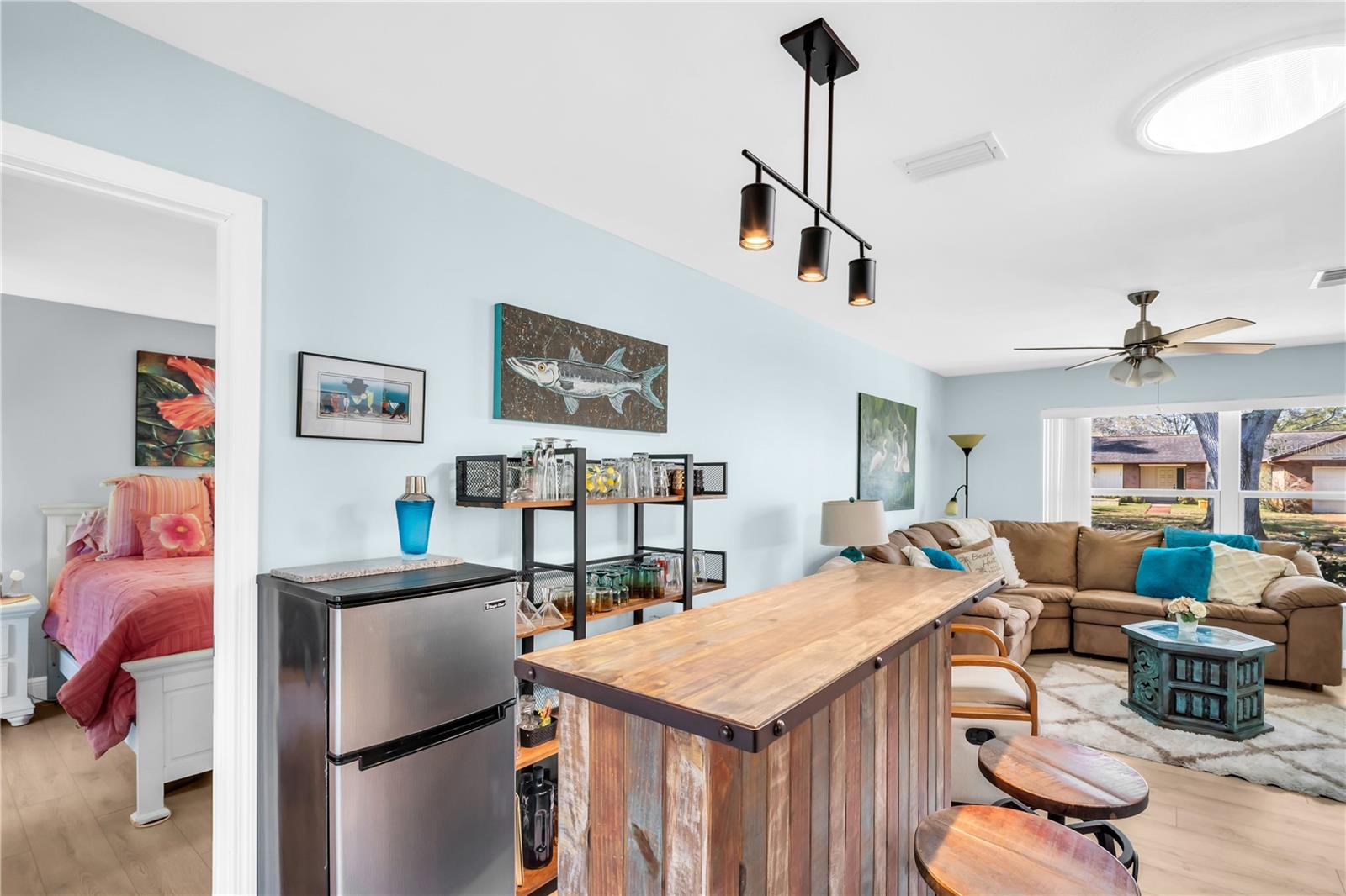 Listing photo id 11 for 1303 Glengarry Drive