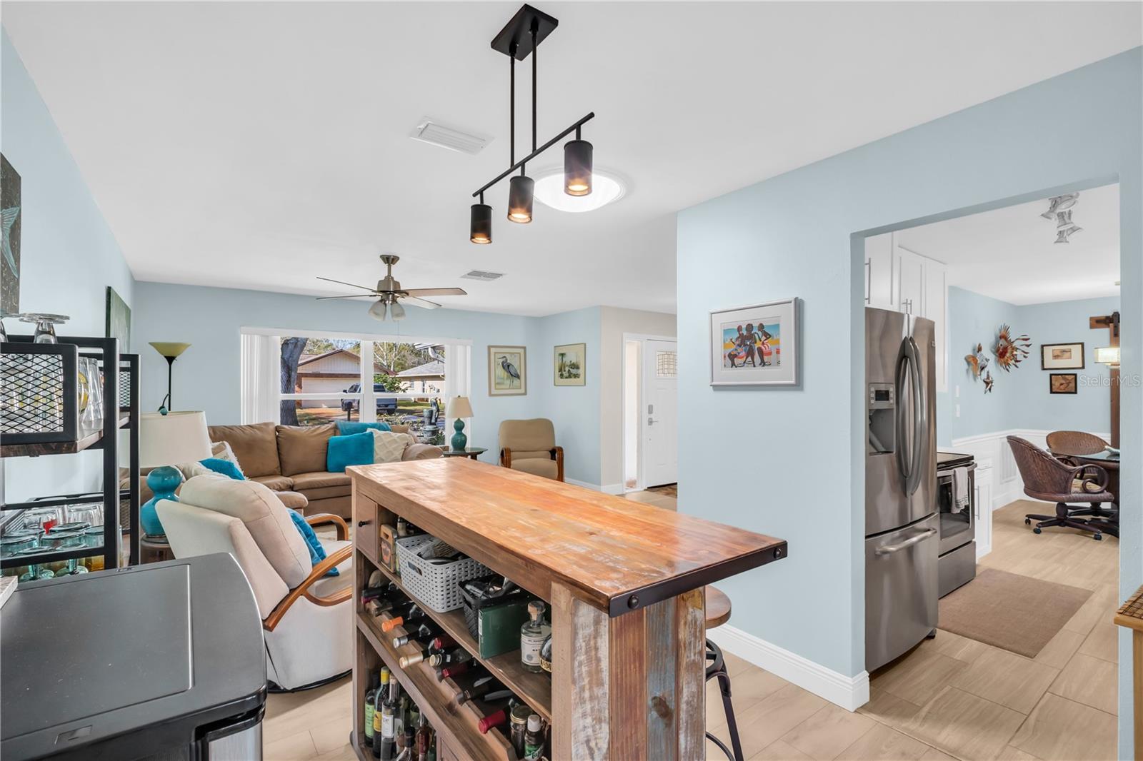 Listing photo id 12 for 1303 Glengarry Drive