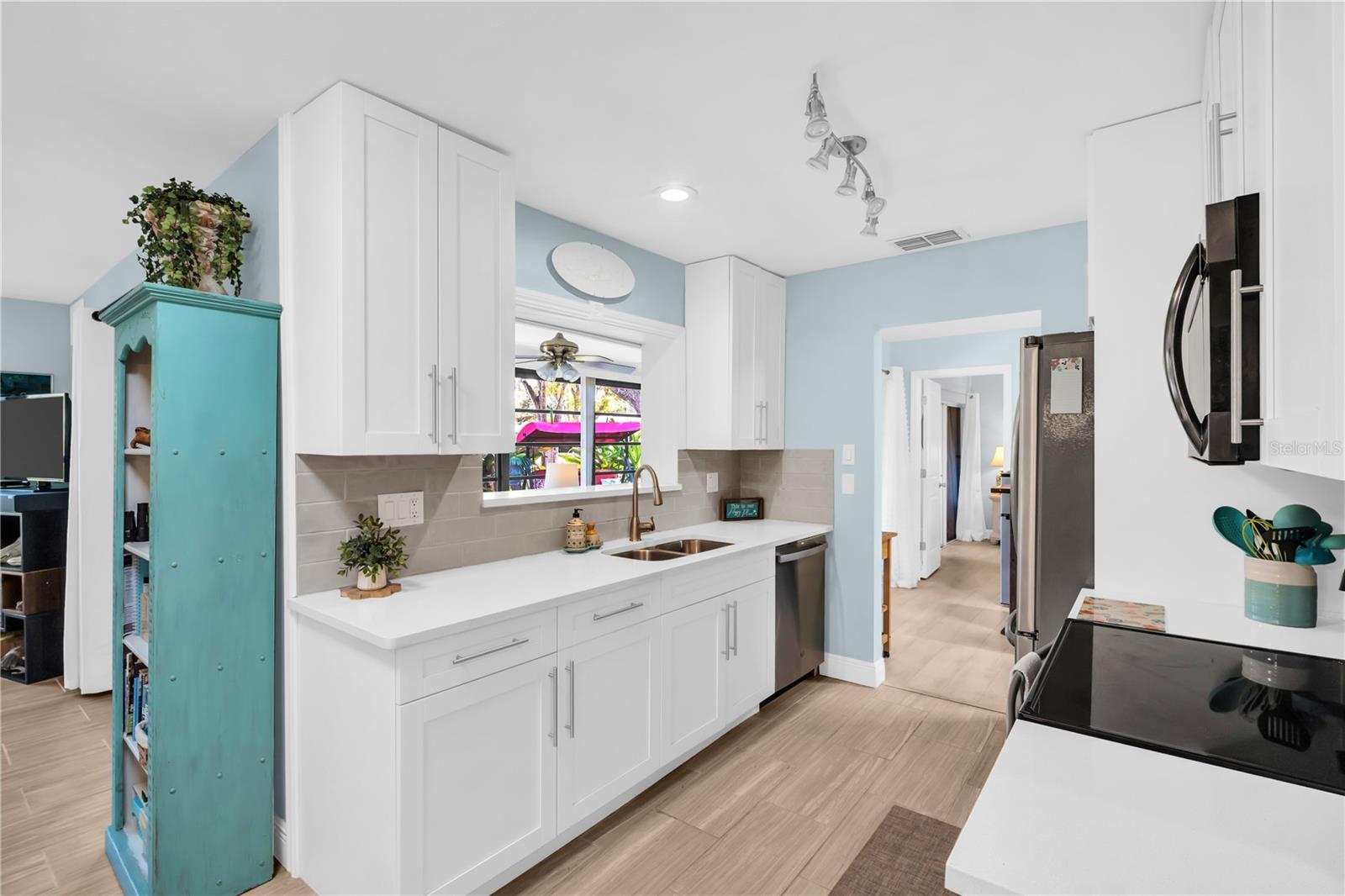 Listing photo id 14 for 1303 Glengarry Drive