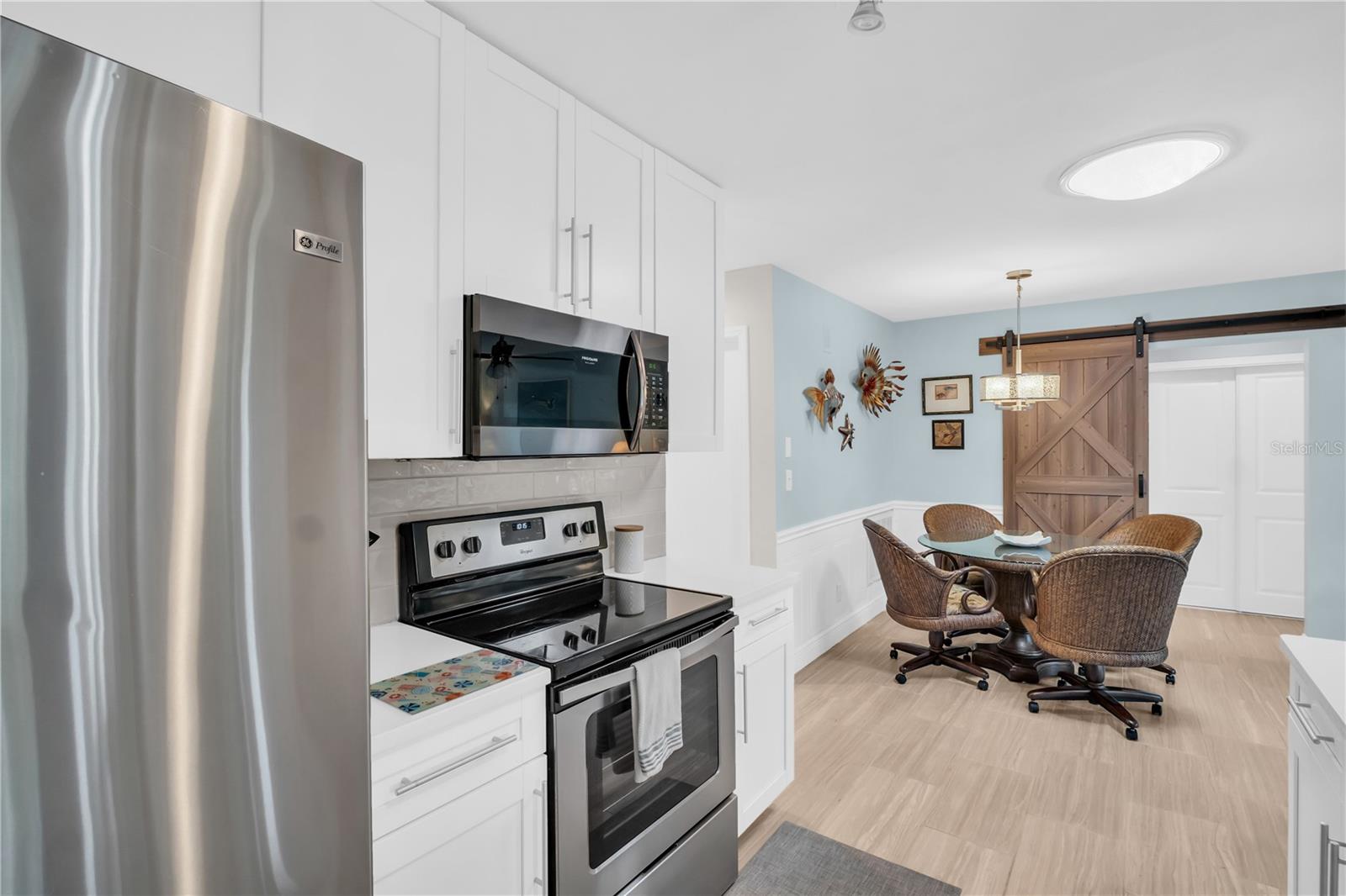 Listing photo id 15 for 1303 Glengarry Drive