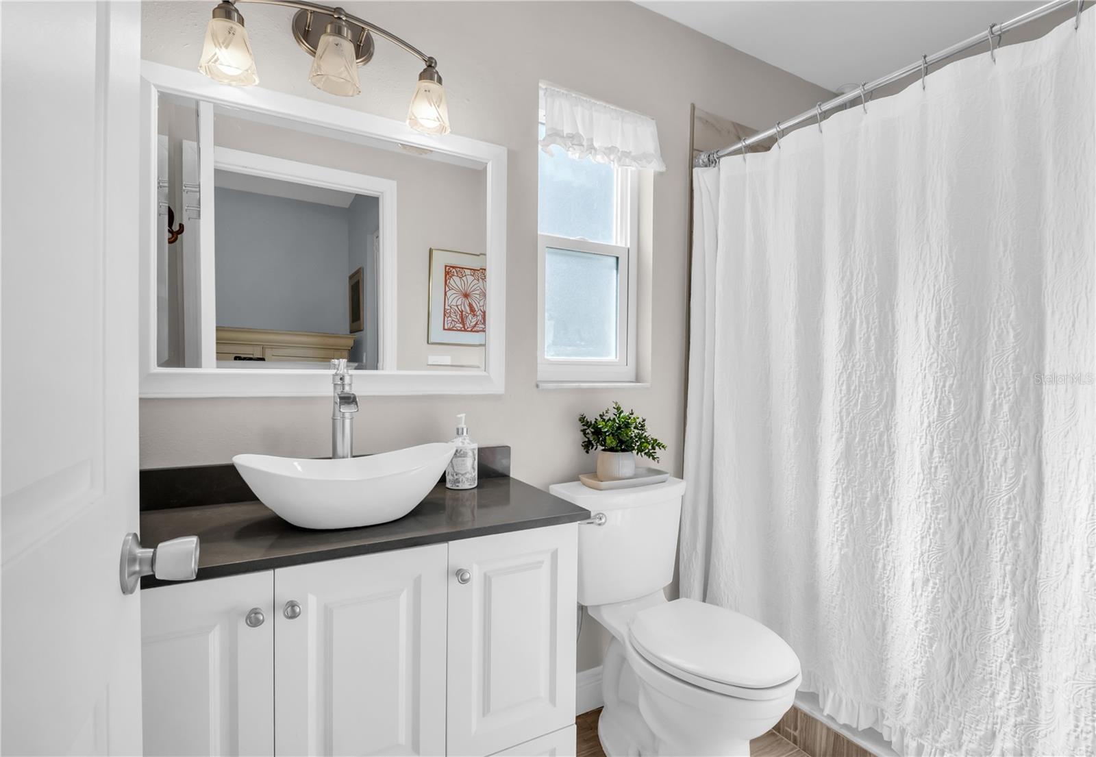 Listing photo id 23 for 1303 Glengarry Drive