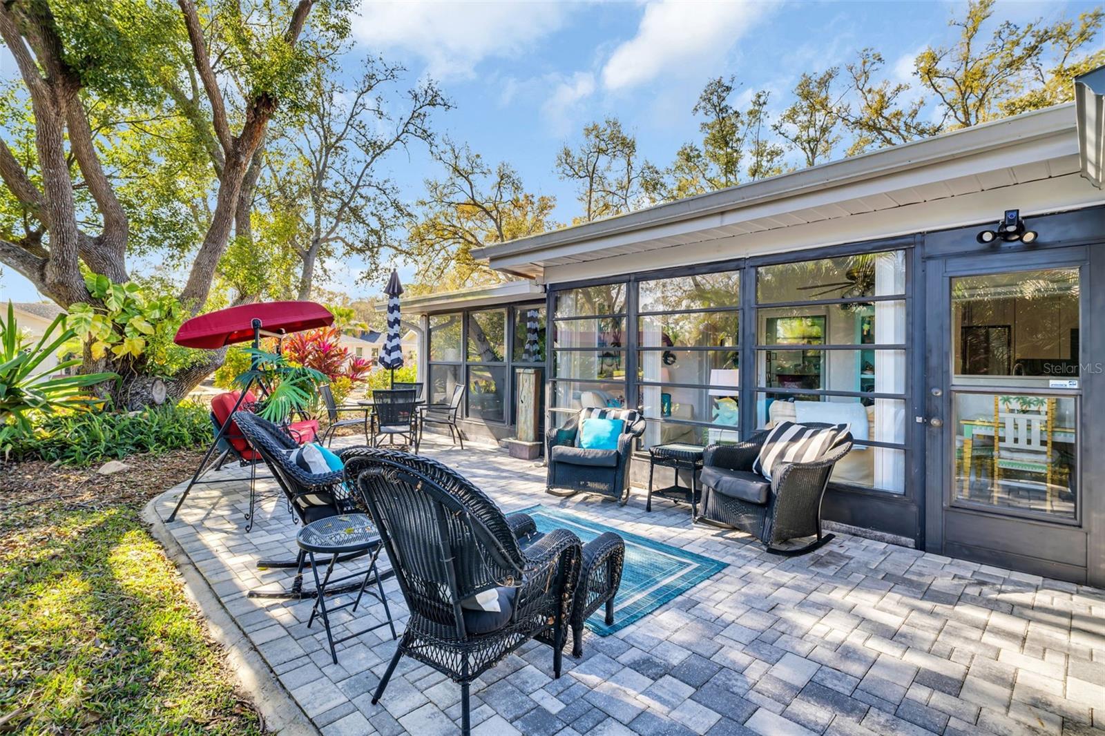 Listing photo id 31 for 1303 Glengarry Drive