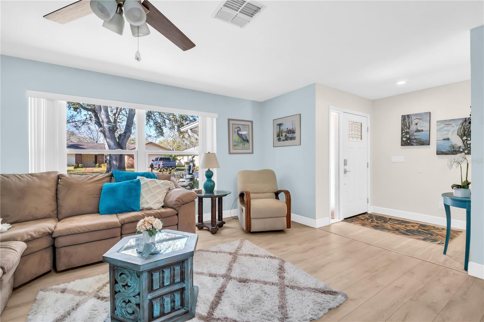 Listing photo id 6 for 1303 Glengarry Drive