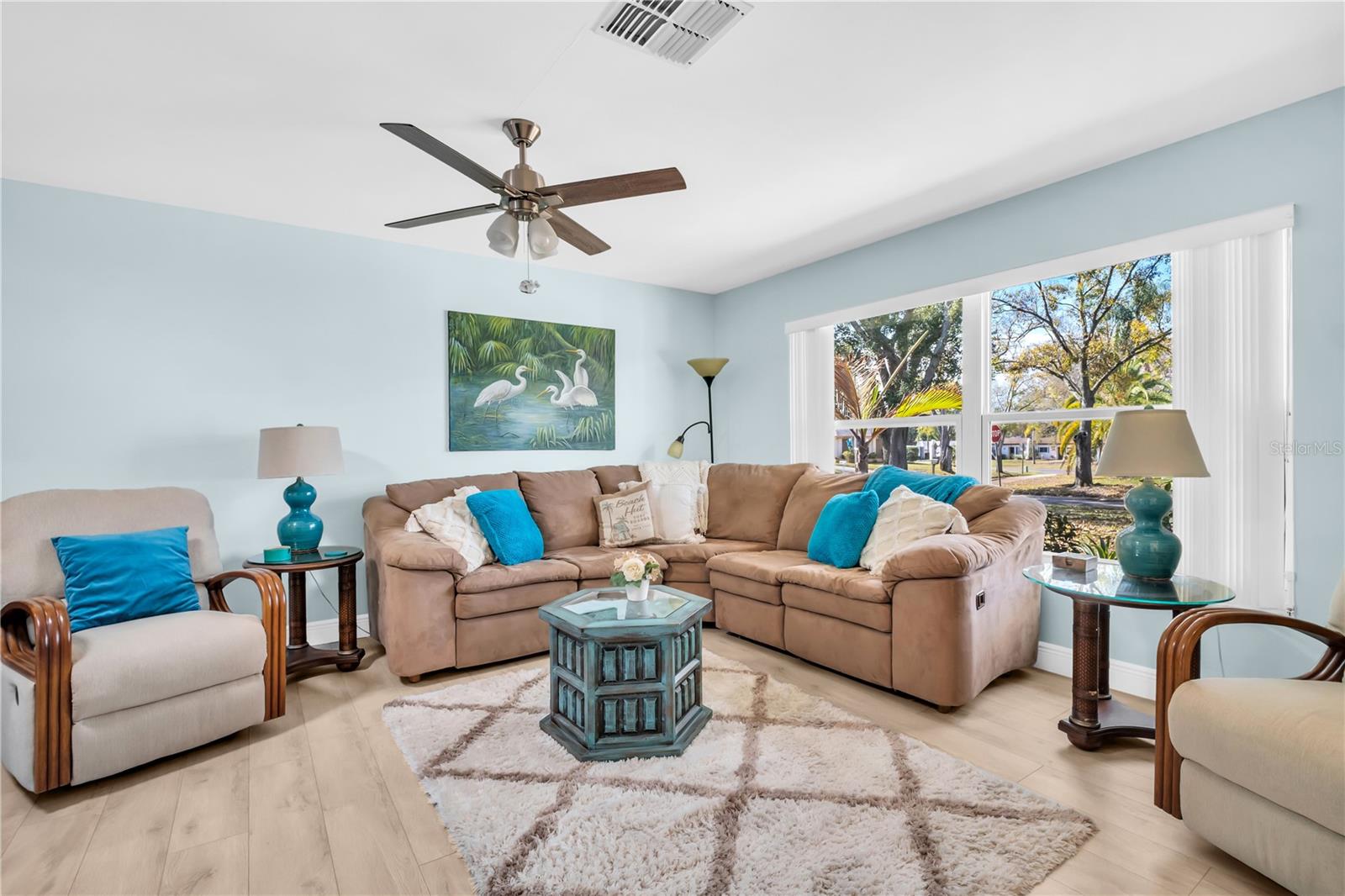 Listing photo id 7 for 1303 Glengarry Drive