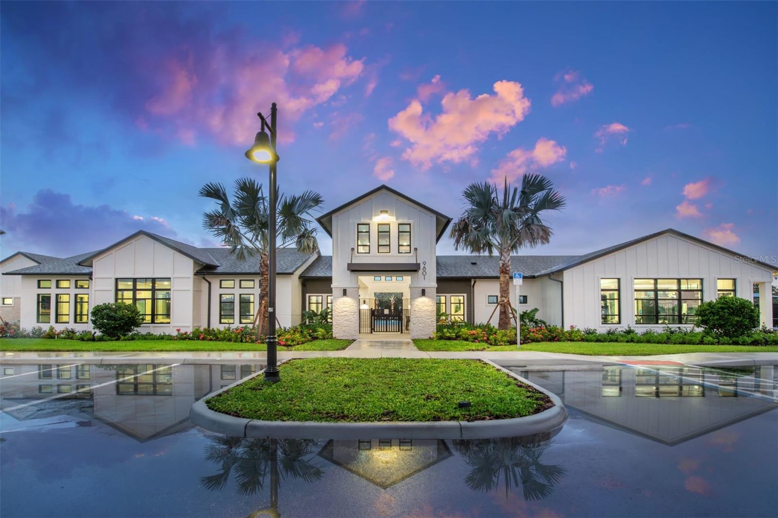 Image 21 of 34 For 9760 Crescent Moon Drive