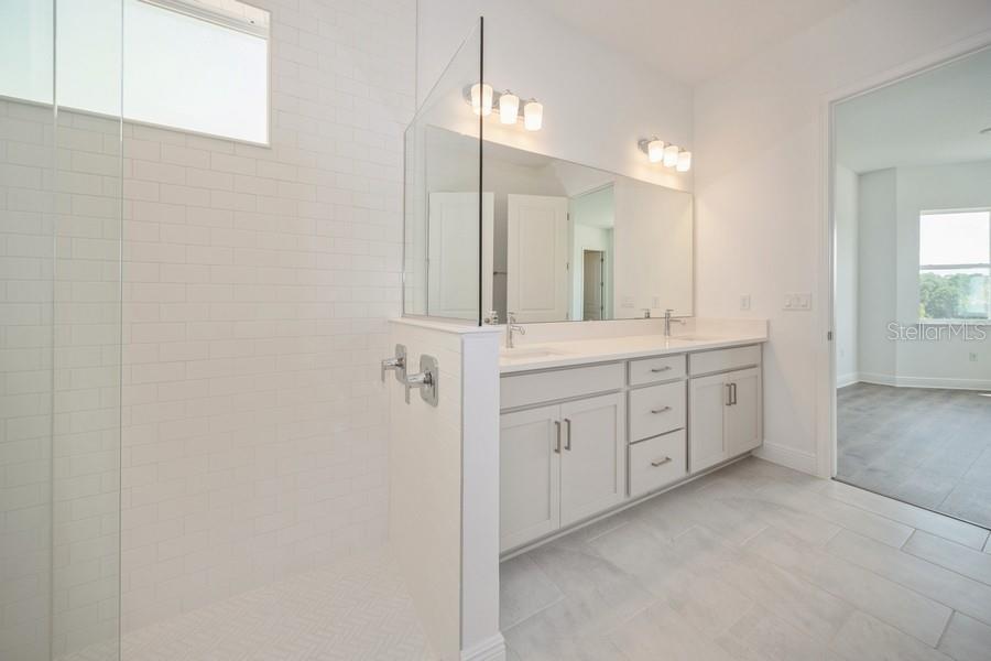 Image 18 of 39 For 16029 Volterra Point