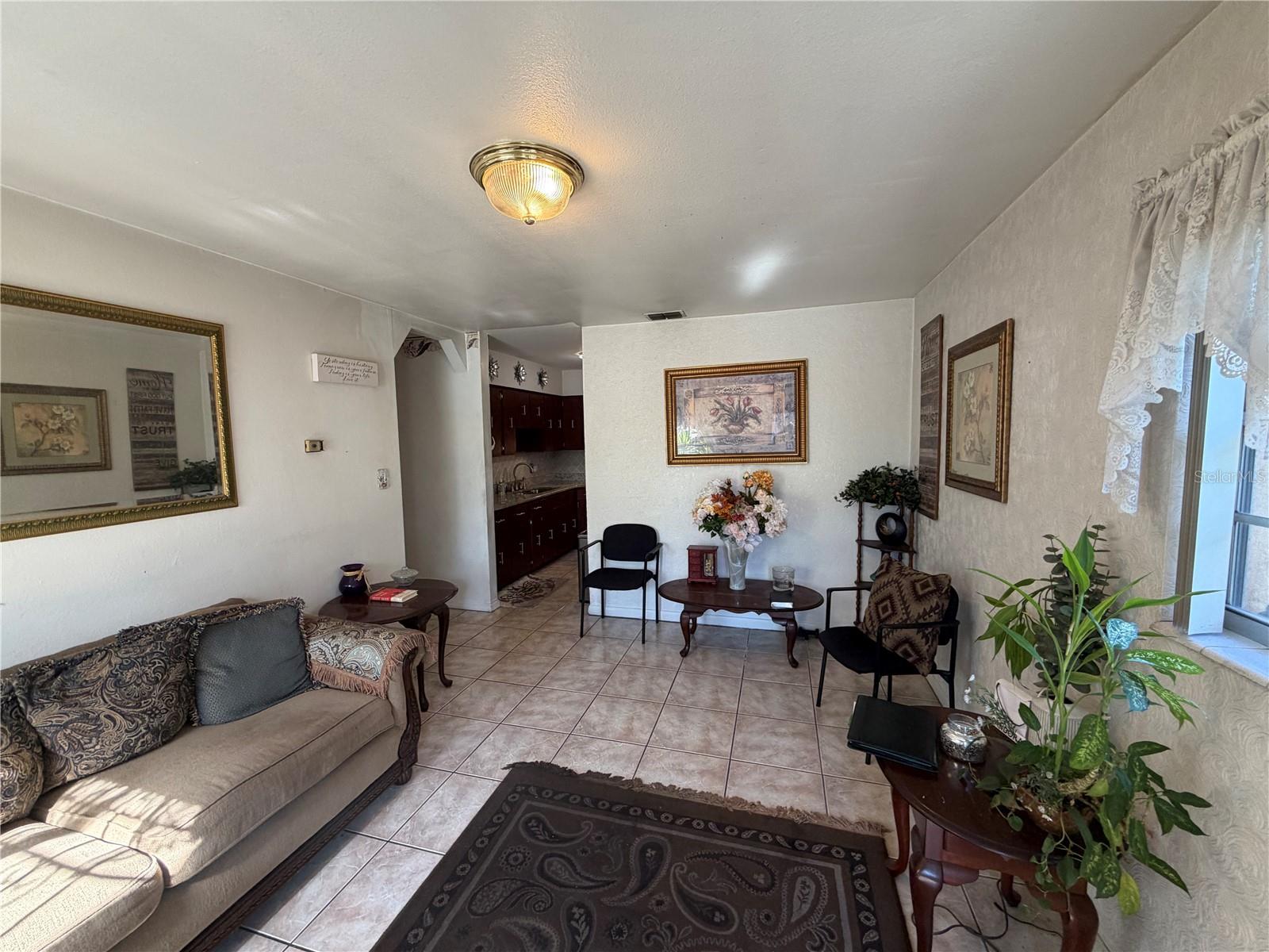 Image 18 of 25 For 2010 Chelsea Street