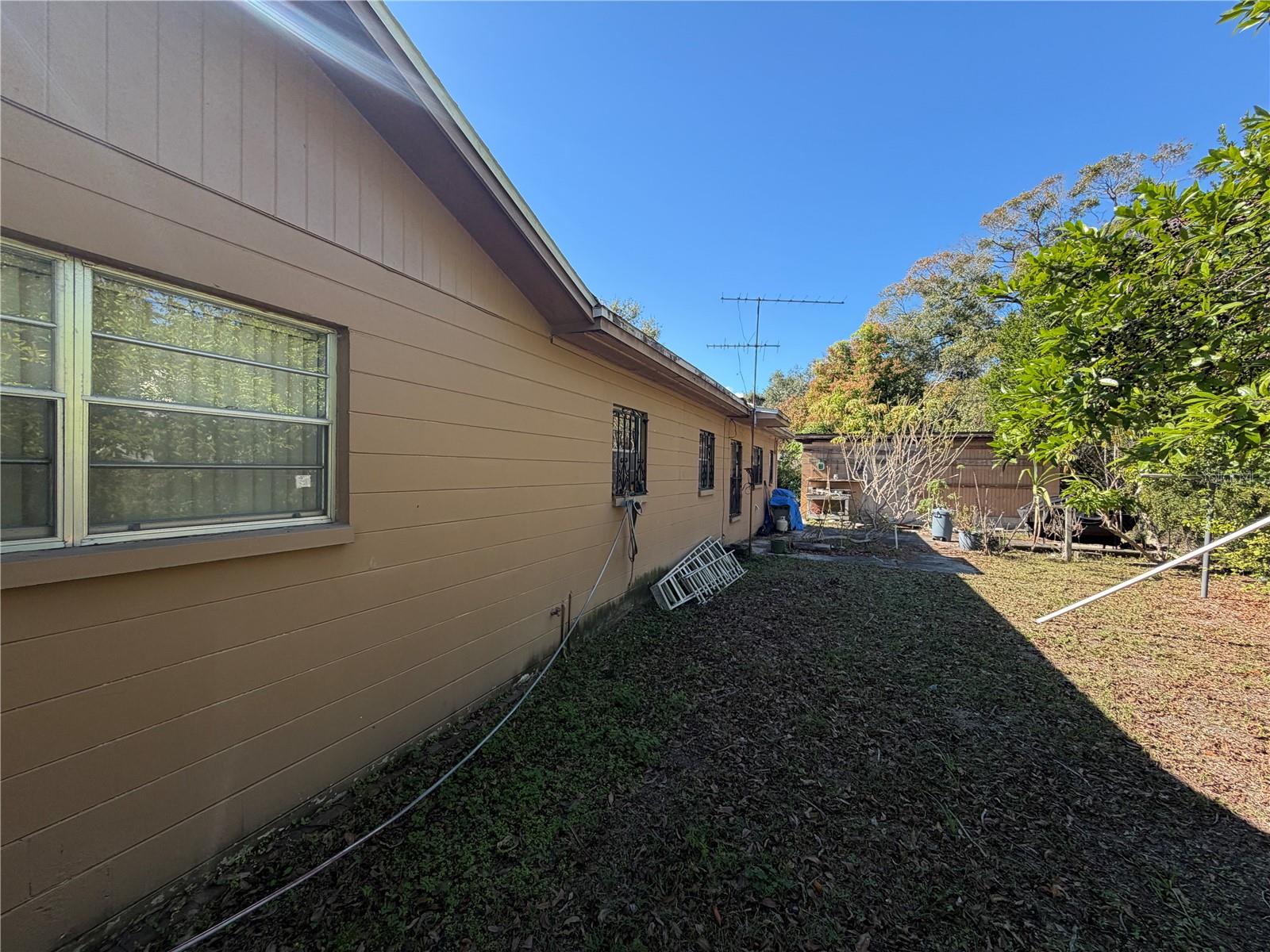 Image 21 of 25 For 2010 Chelsea Street