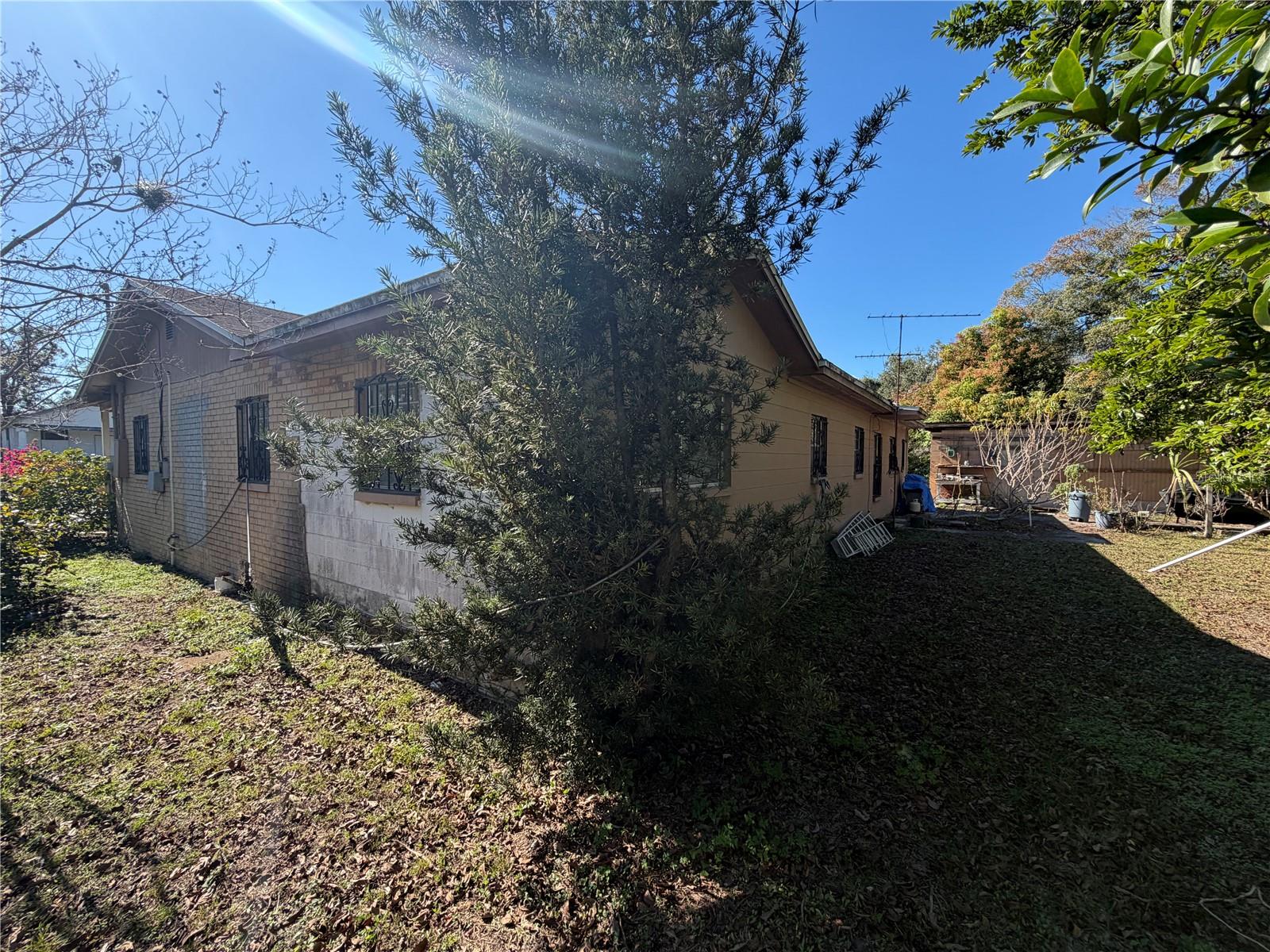 Image 22 of 25 For 2010 Chelsea Street