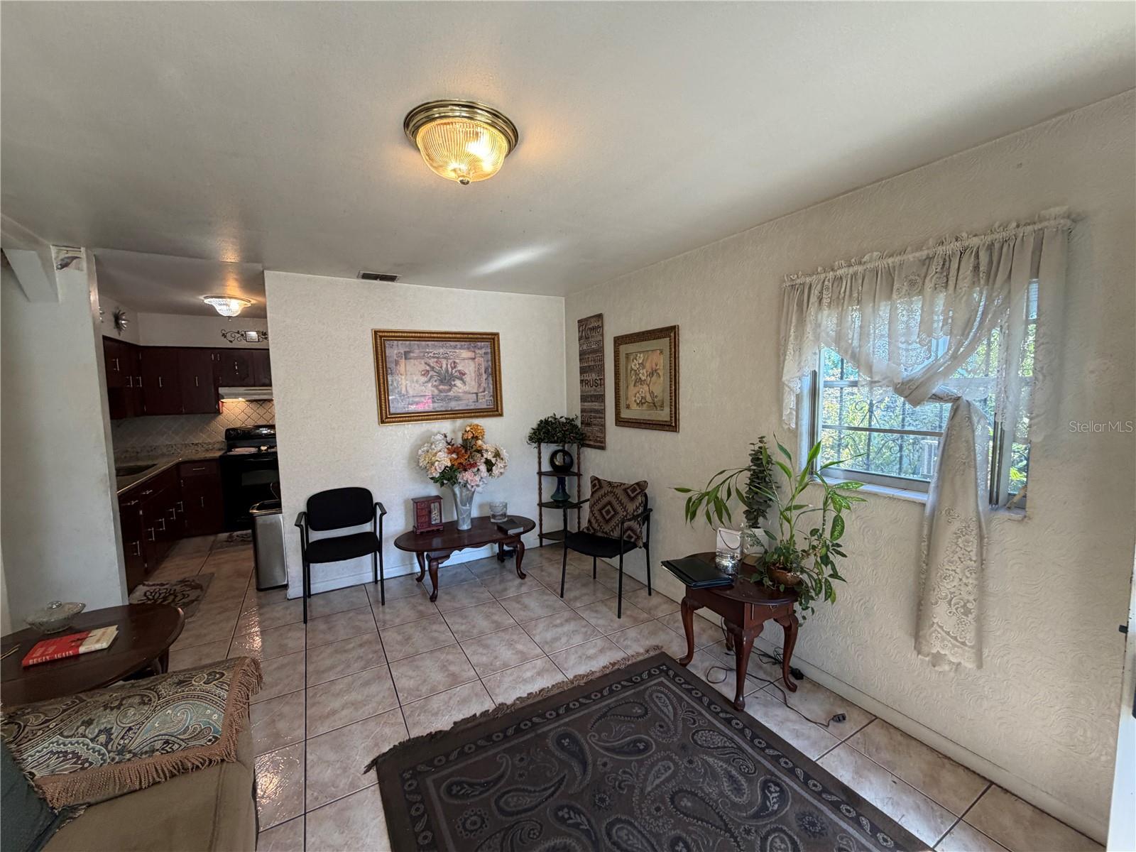 Image 5 of 25 For 2010 Chelsea Street