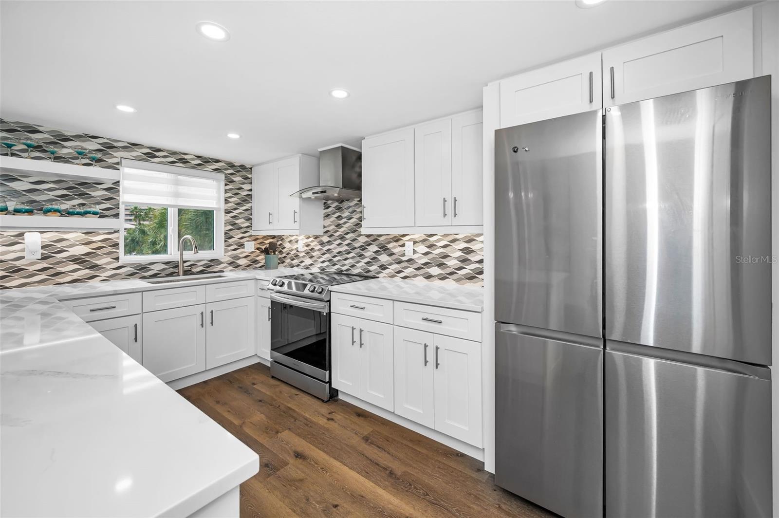 Image 33 of 81 For 1351 Gulf Boulevard 201