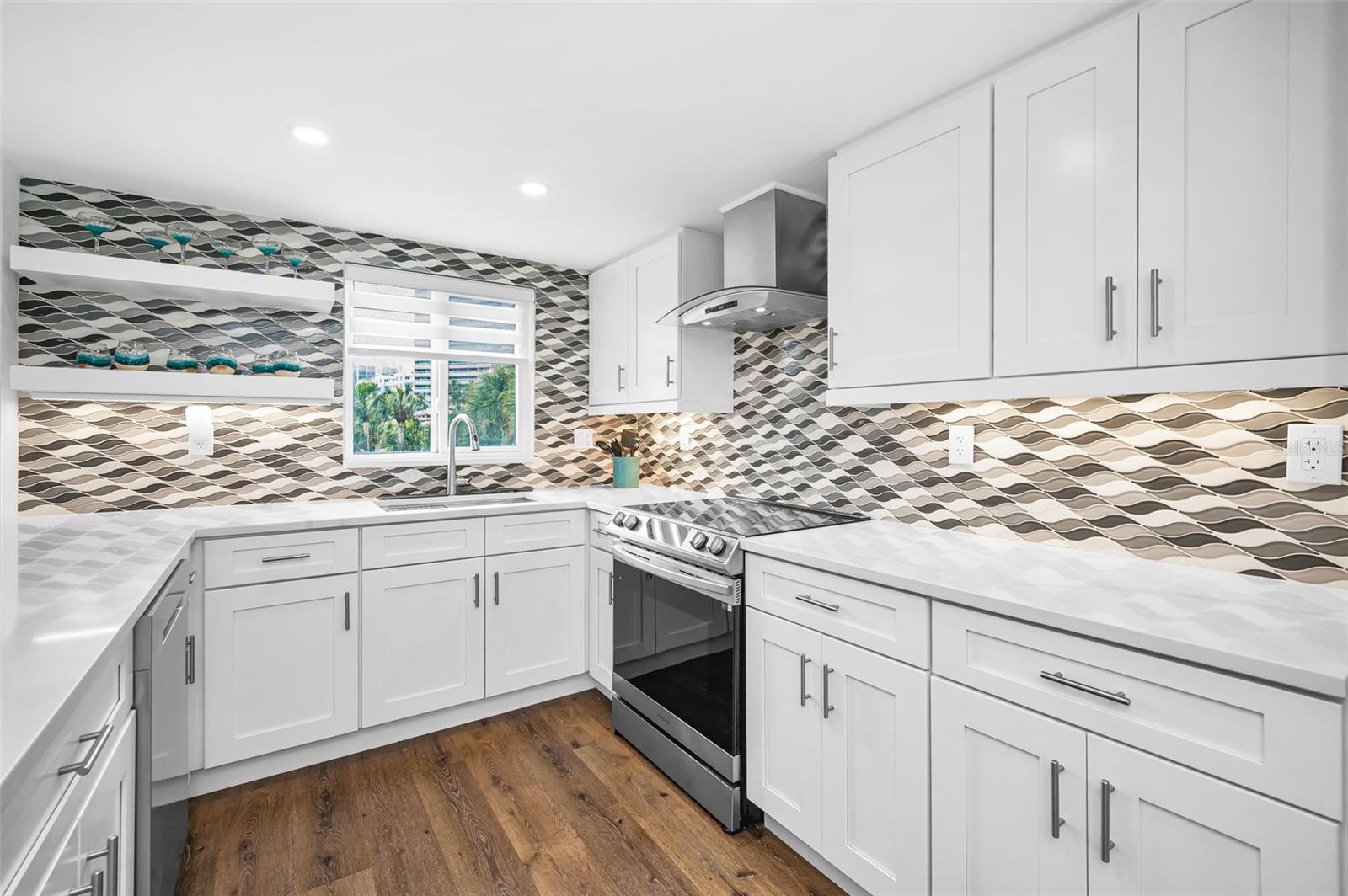 Image 34 of 81 For 1351 Gulf Boulevard 201