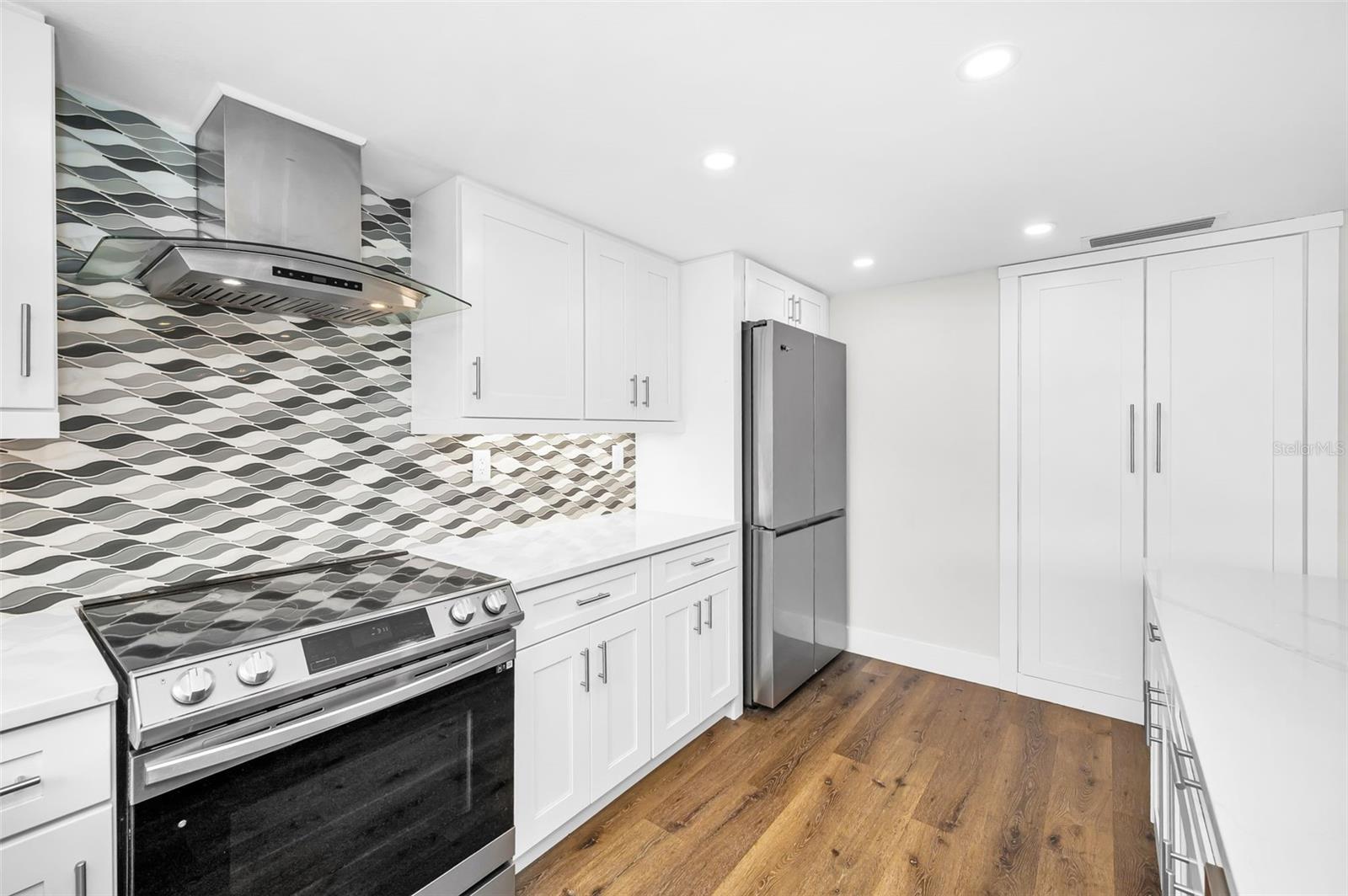 Image 35 of 81 For 1351 Gulf Boulevard 201