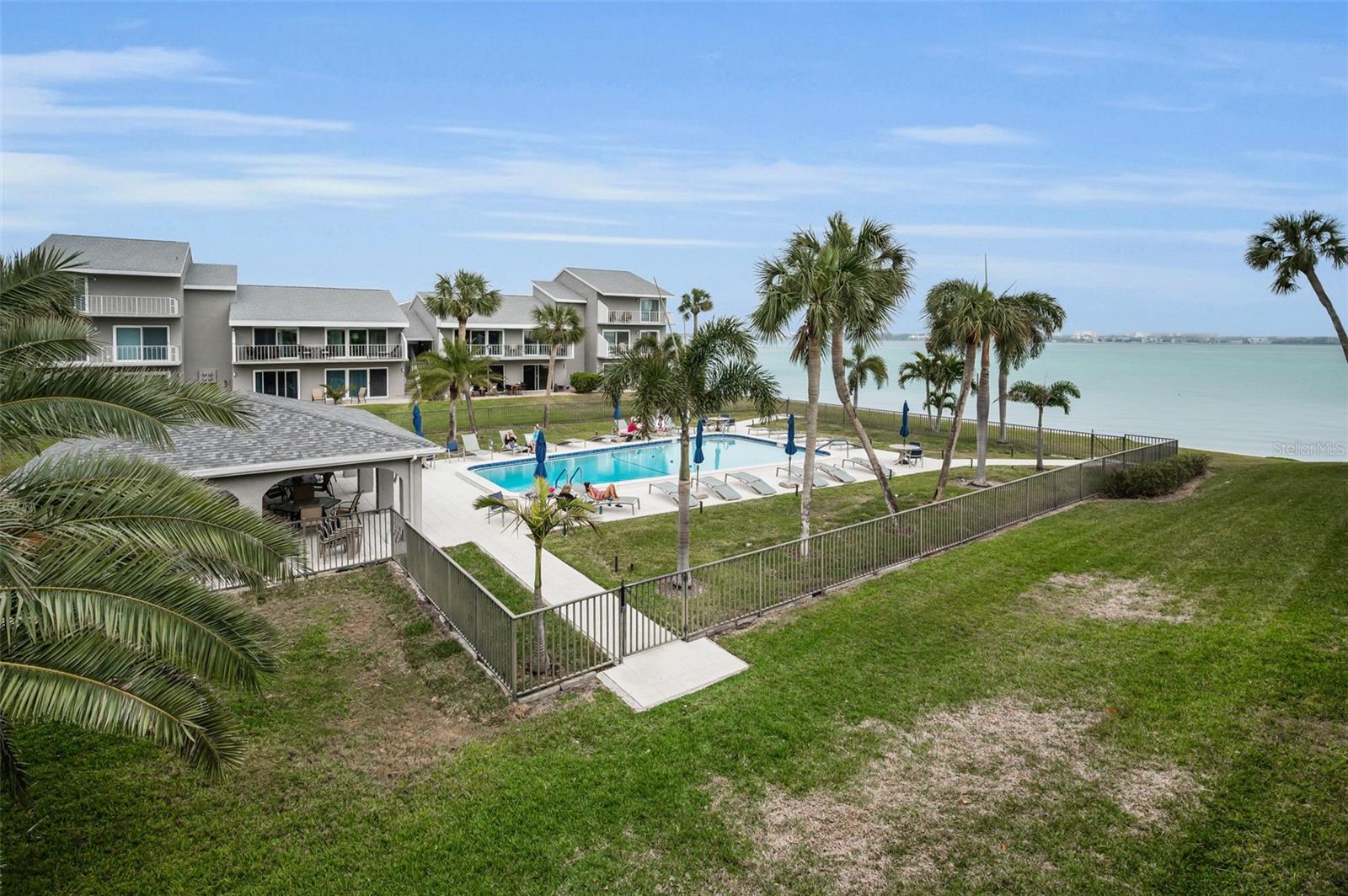 Image 42 of 81 For 1351 Gulf Boulevard 201