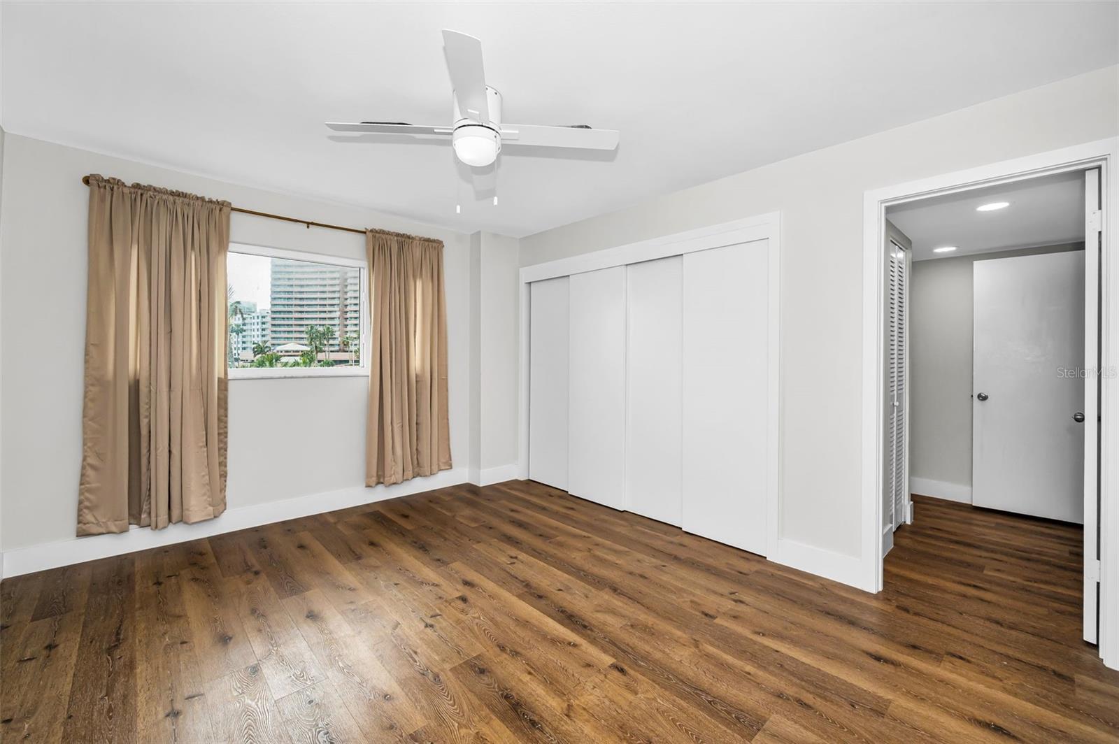 Image 64 of 81 For 1351 Gulf Boulevard 201